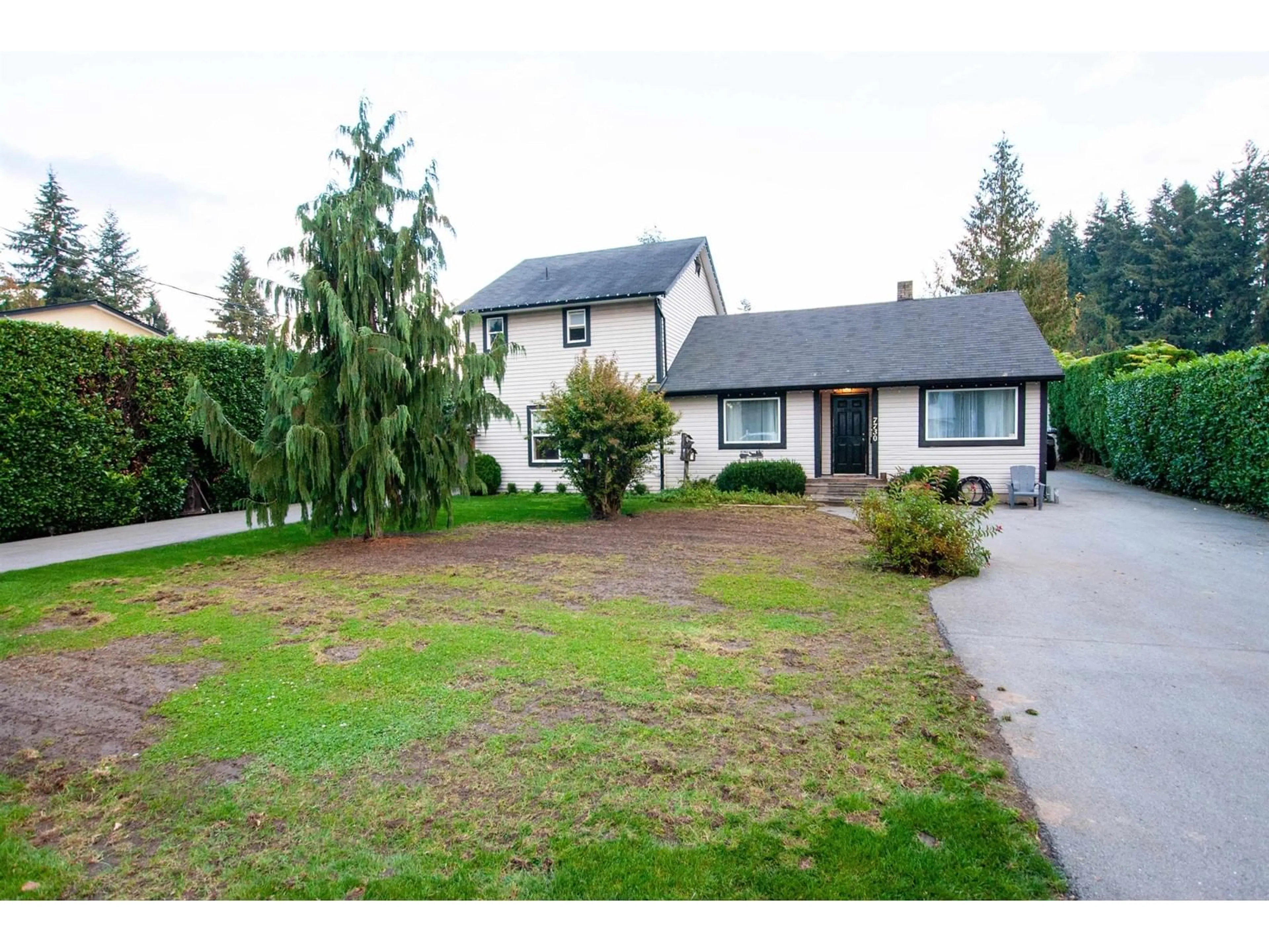 A pic from outside/outdoor area/front of a property/back of a property/a pic from drone, street for 7730 WREN, Mission British Columbia V2V3C4