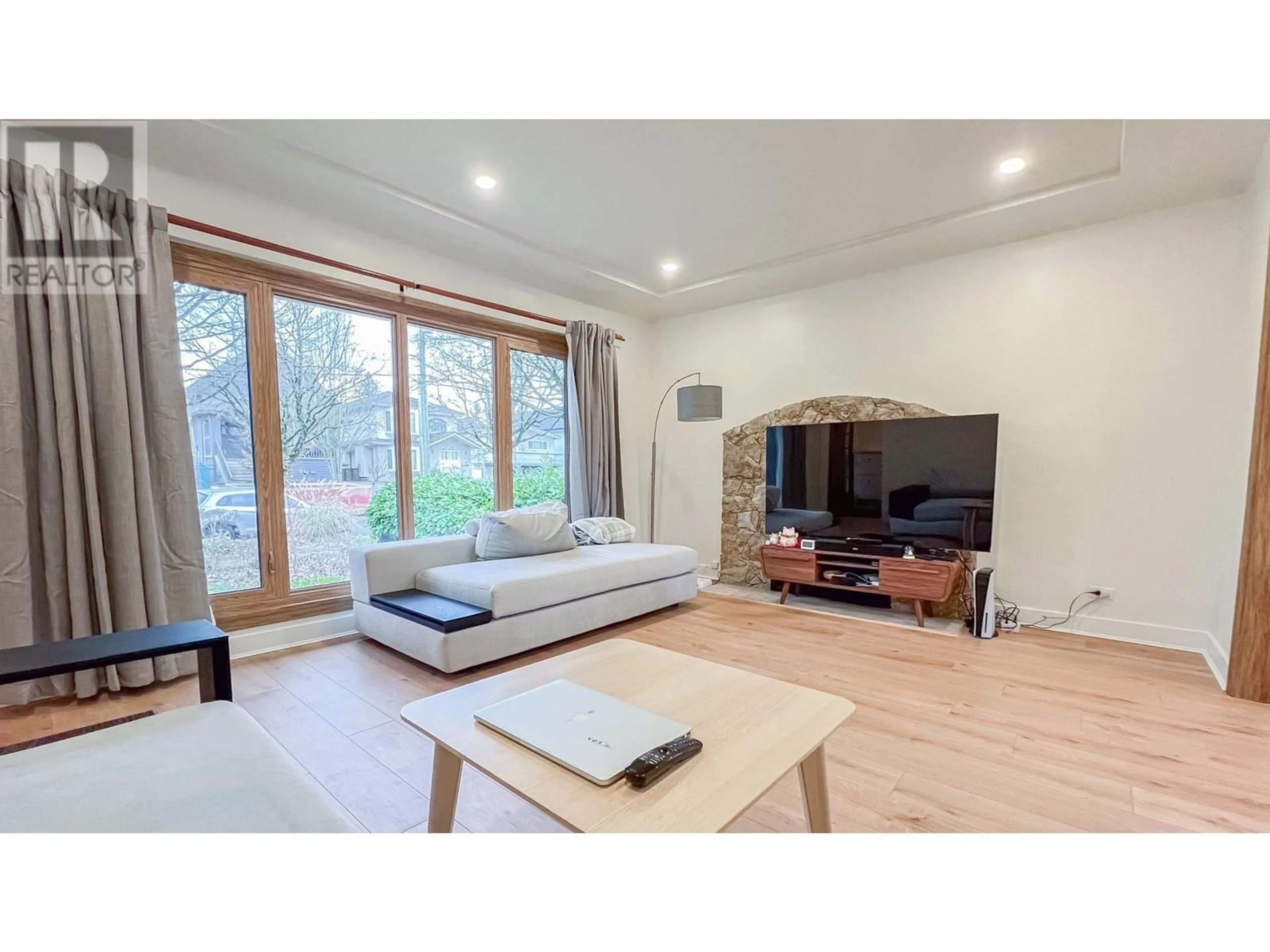 Living room with furniture, wood/laminate floor for 1165 26TH AVENUE, Vancouver British Columbia V5V2J8