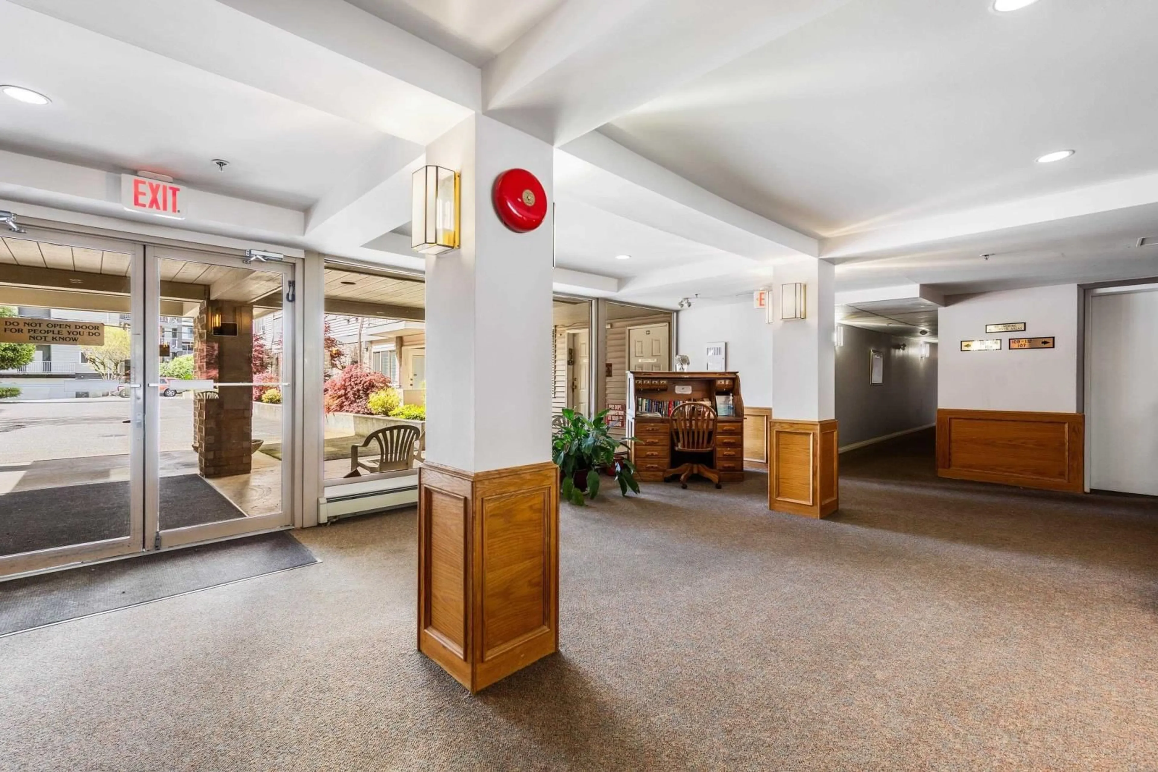 Lobby for 204 9186 EDWARD STREET|Chilliwack Proper, Chilliwack British Columbia V2P7X6