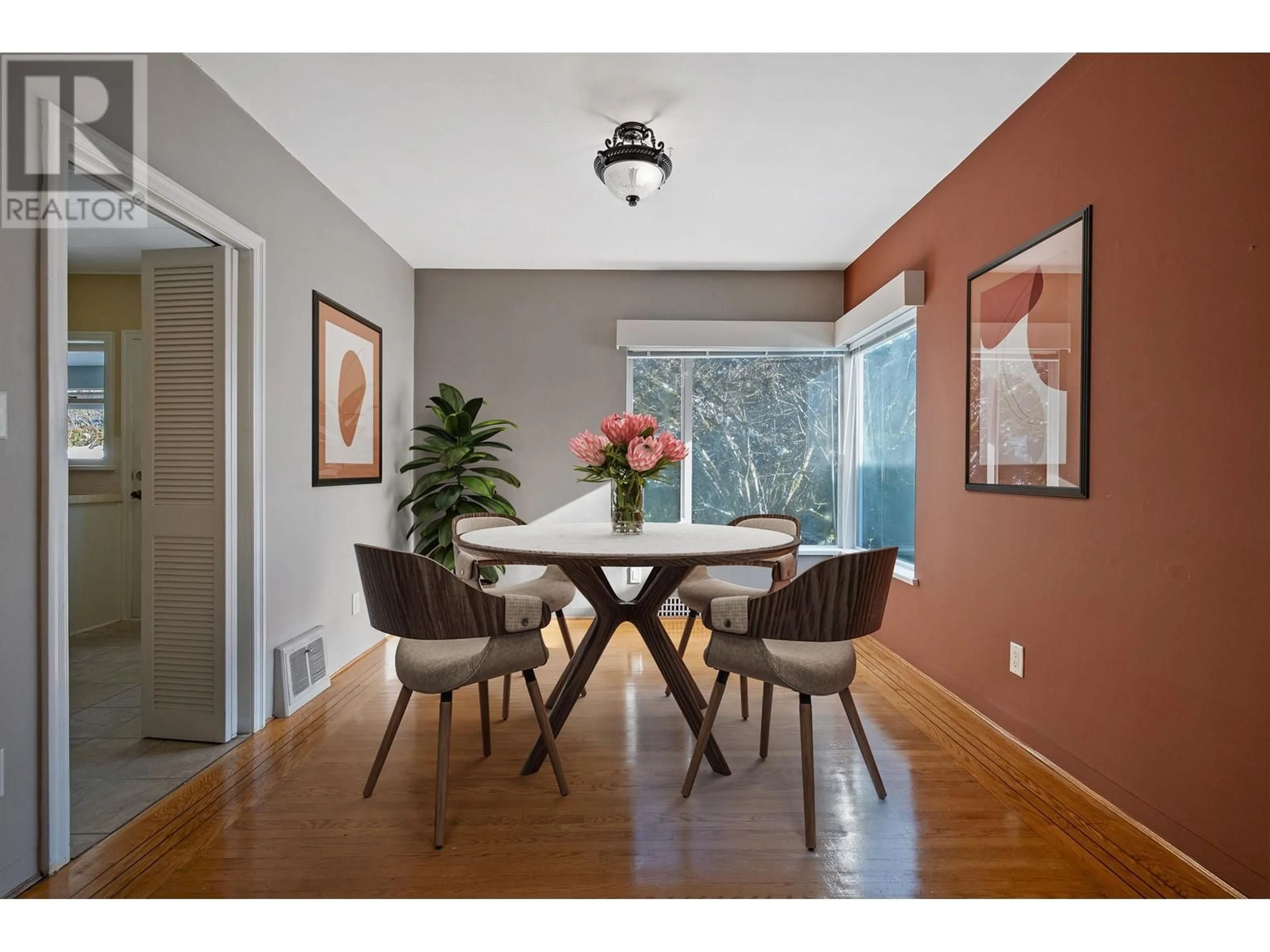 Dining room, wood/laminate floor for 1428 20TH STREET, West Vancouver British Columbia V7V3Z7