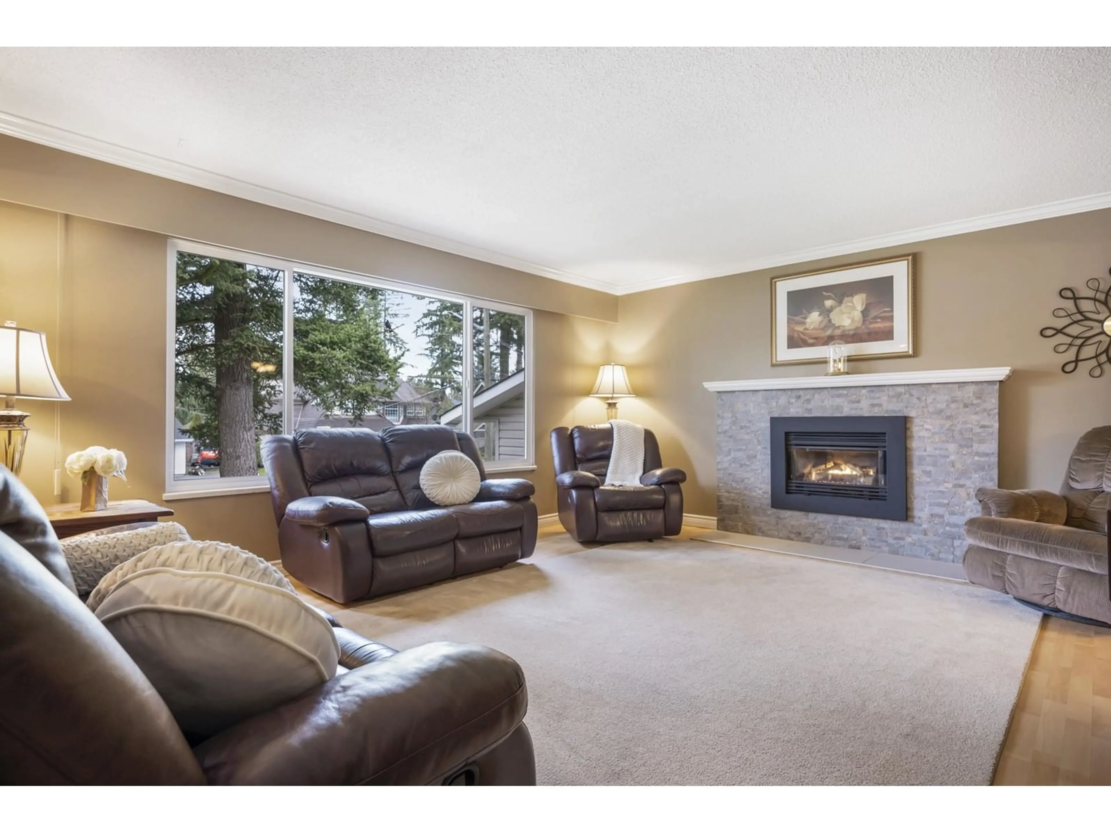 Living room with furniture, carpet floor for 20304 43A AVENUE, Langley British Columbia V3A3C5