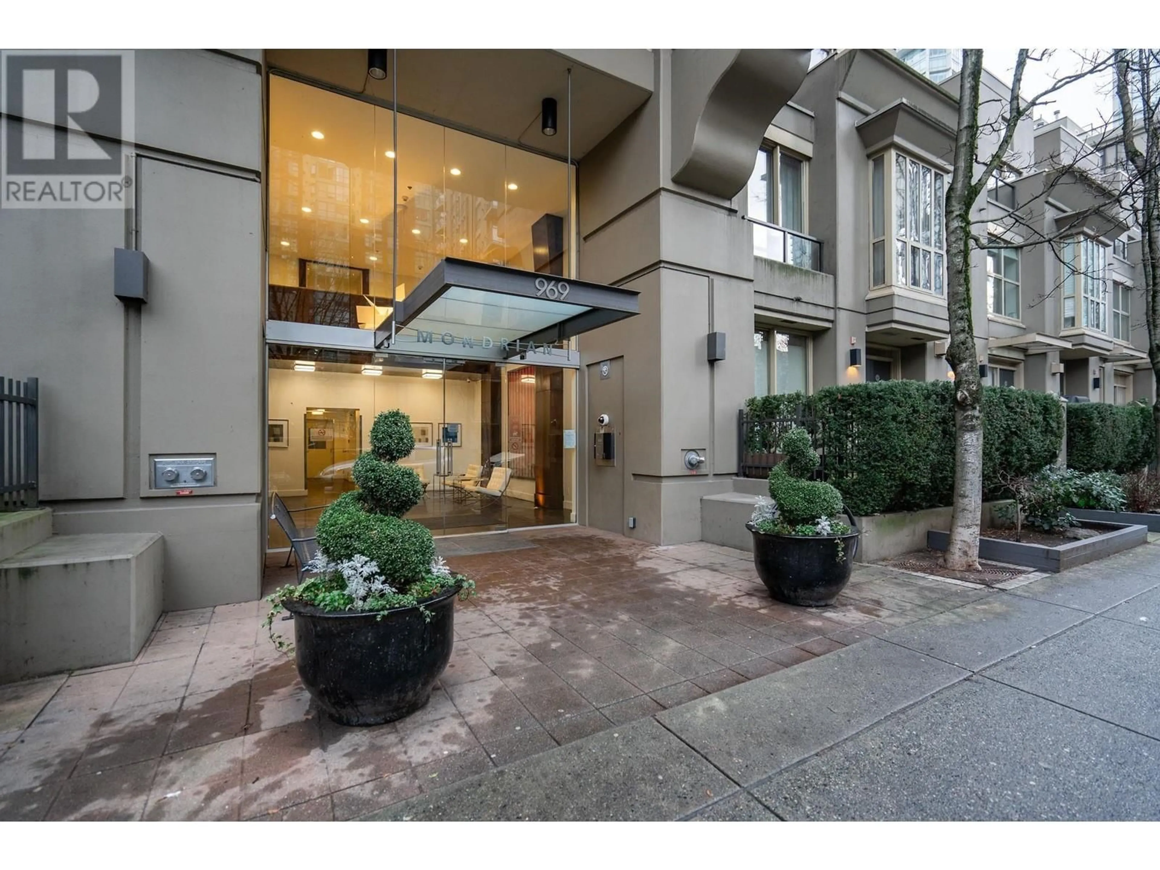 Indoor foyer for 1401 969 RICHARDS STREET, Vancouver British Columbia V6B1A8