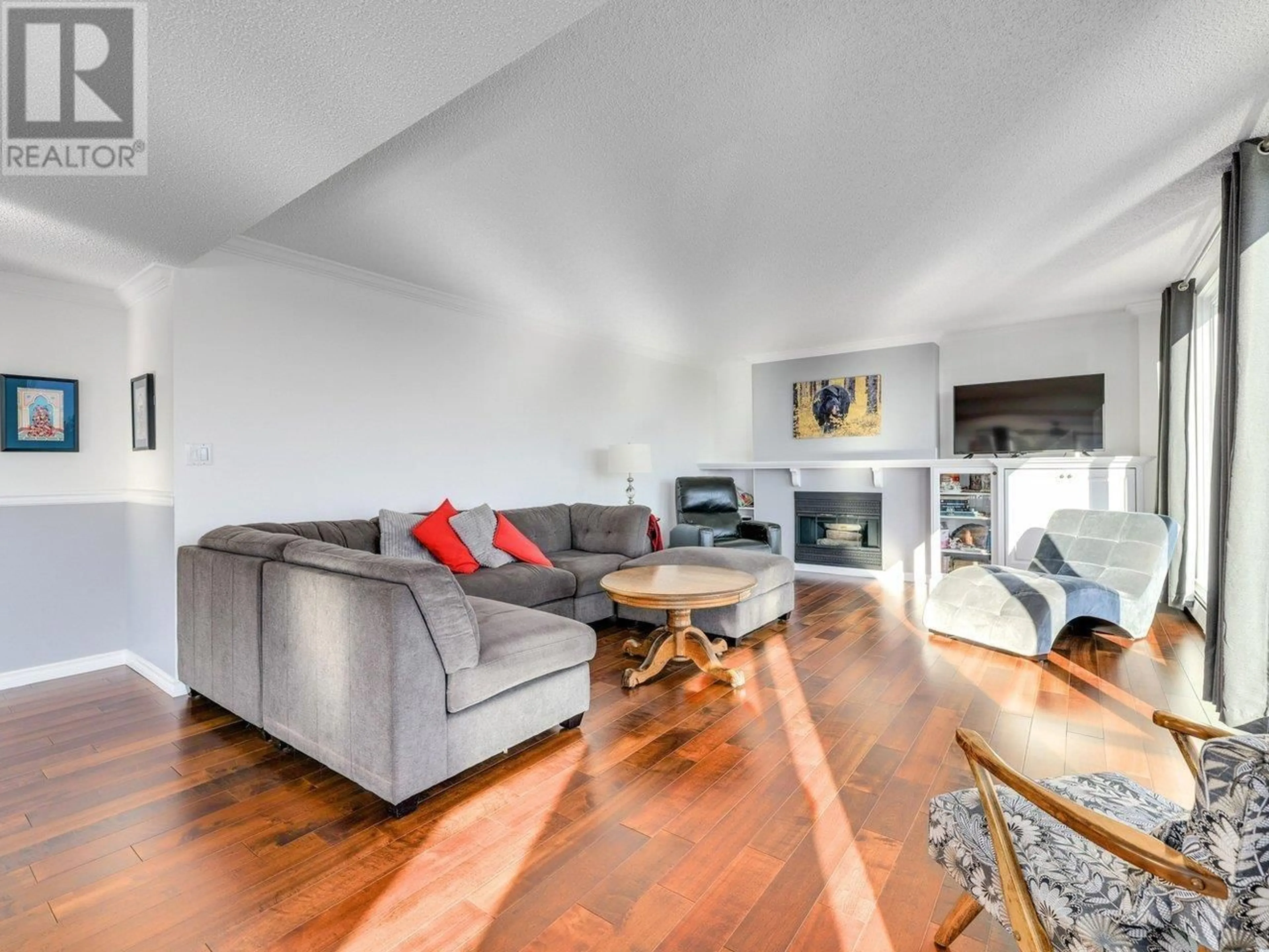 Living room with furniture, wood/laminate floor for 502 1350 VIEW CRESCENT, Delta British Columbia V4L2K3