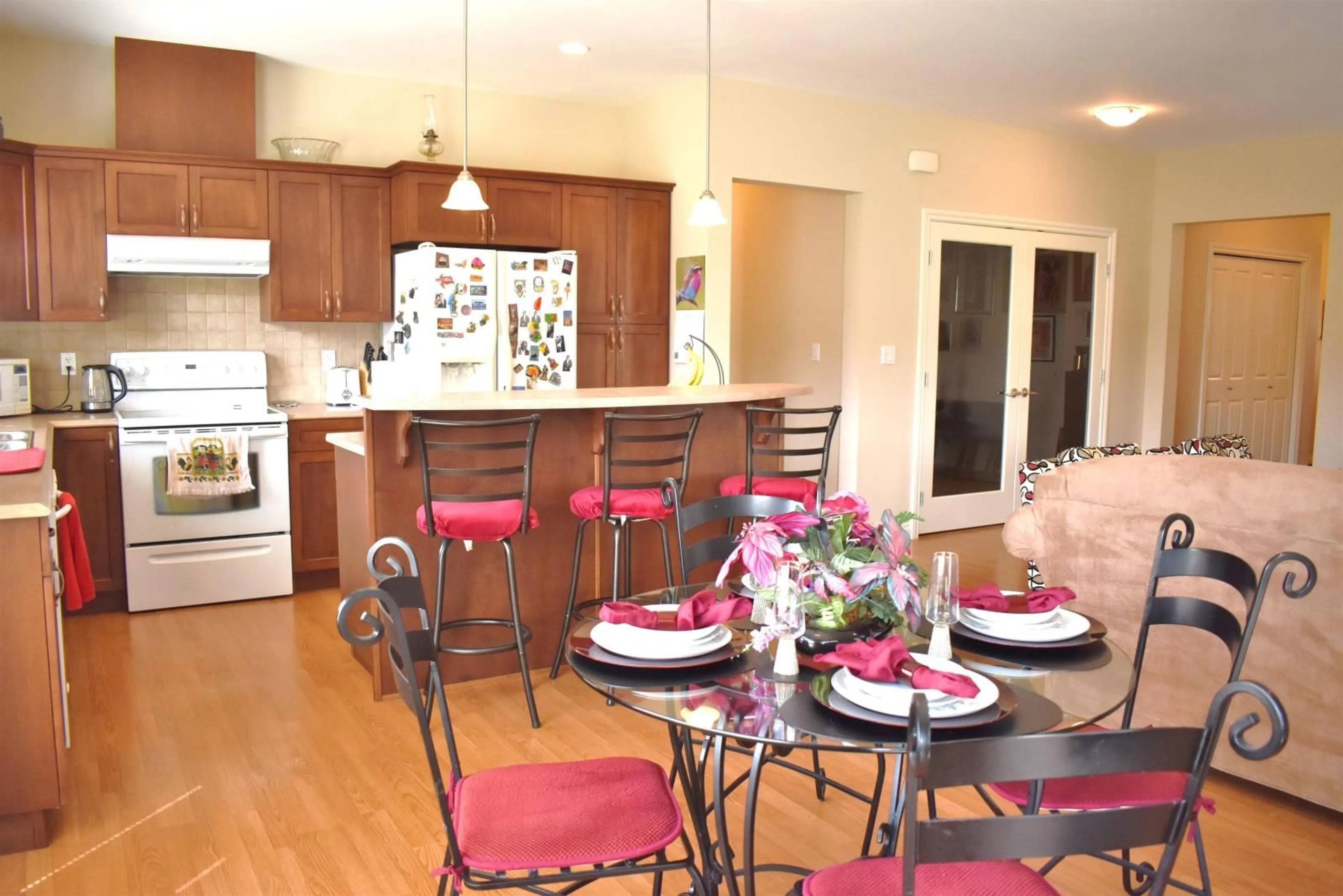 Open concept kitchen, wood/laminate floor for 62 - 7600 CHILLIWACK RIVER ROAD, Chilliwack British Columbia V2R3Z6