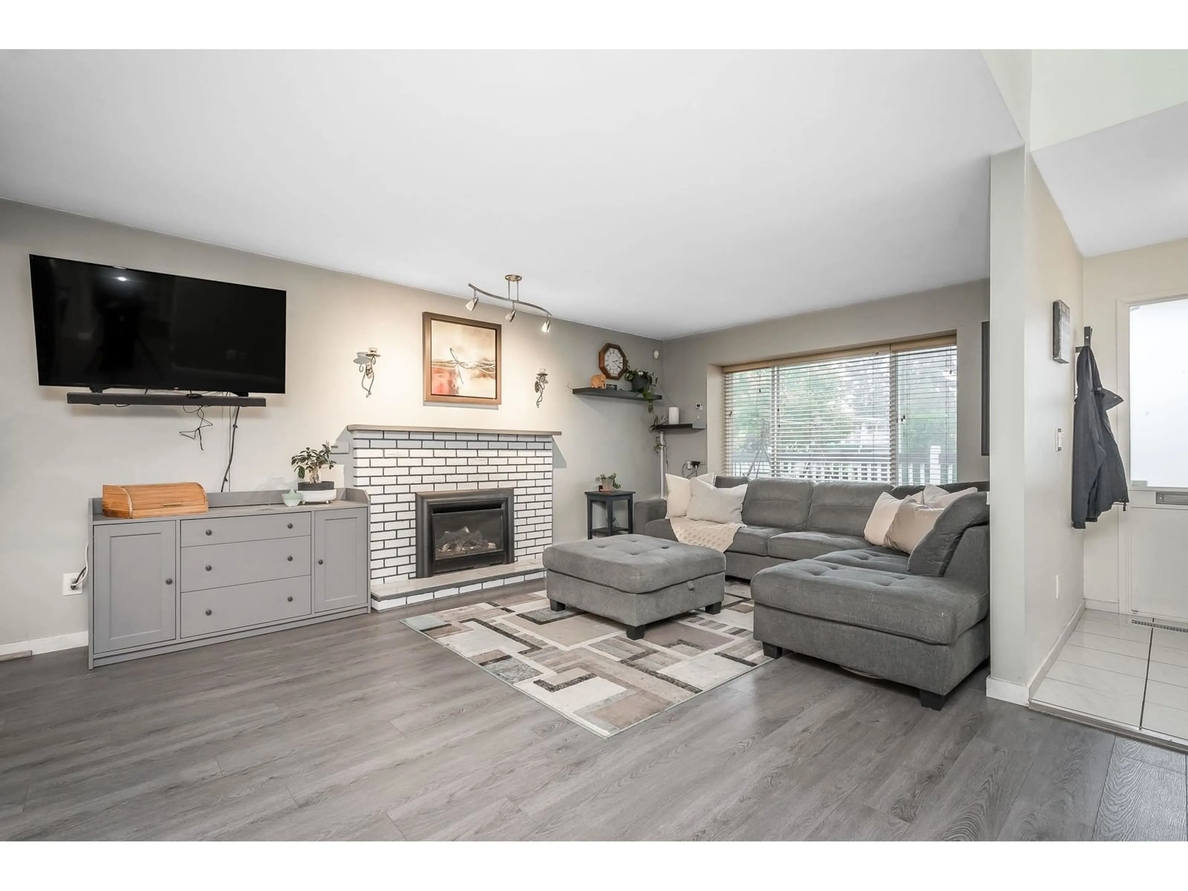 Living room with furniture, wood/laminate floor for 13042 62 AVENUE, Surrey British Columbia V3X2G3