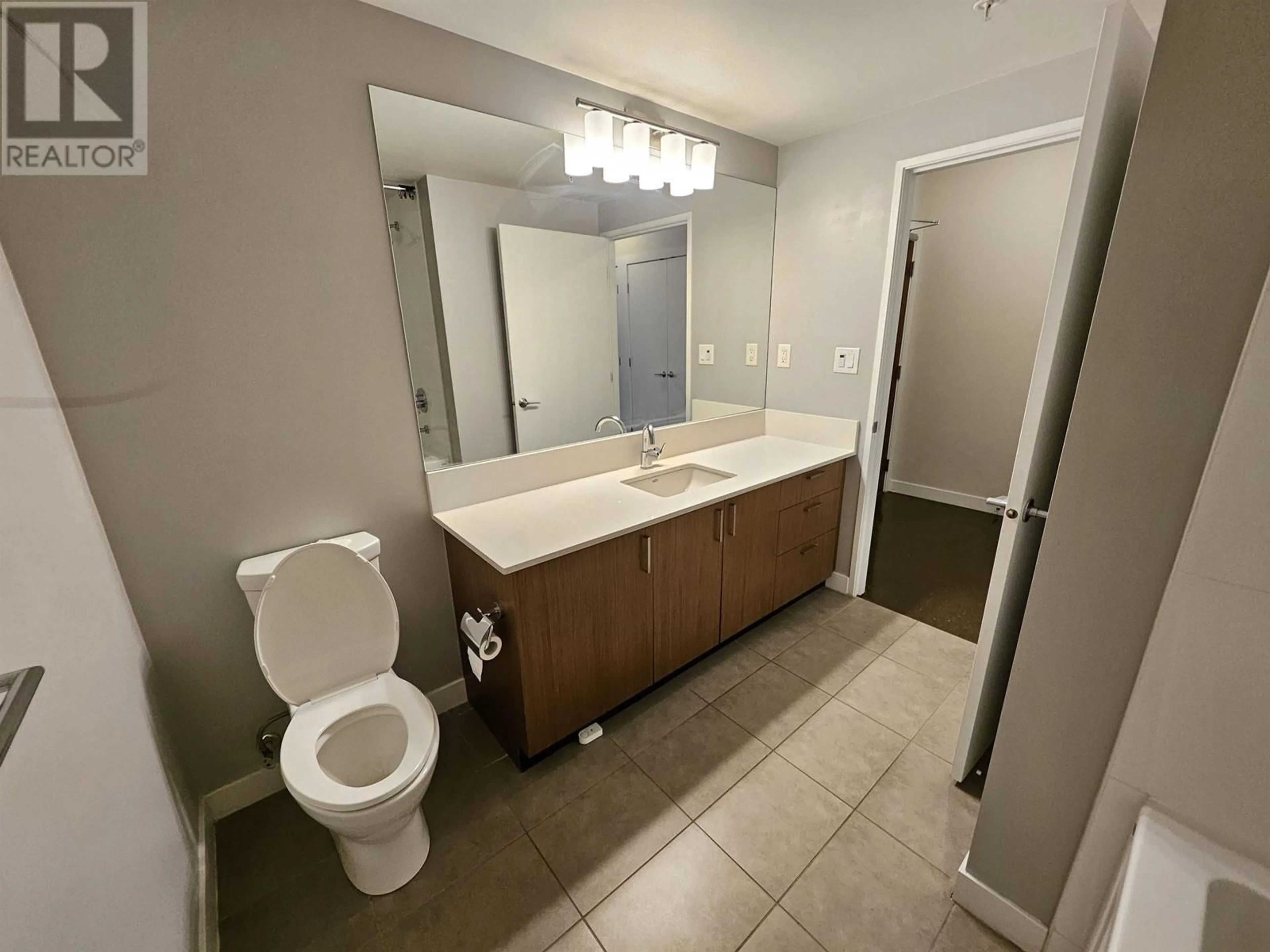 Standard bathroom, unknown for 306 221 UNION STREET, Vancouver British Columbia V6A0B4