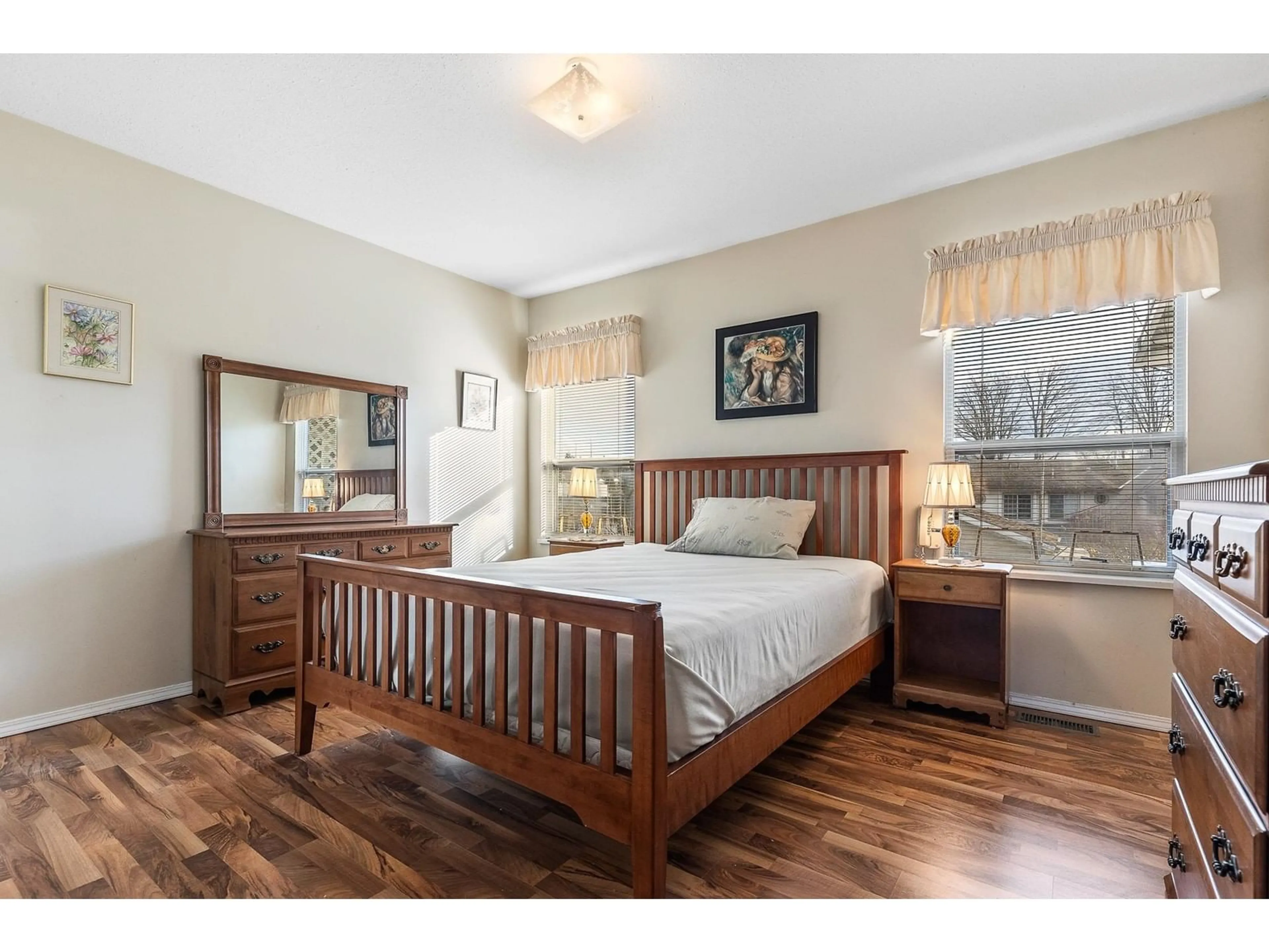 Bedroom with bed, wood/laminate floor for 34610 CALDER PLACE, Abbotsford British Columbia V2S7J1