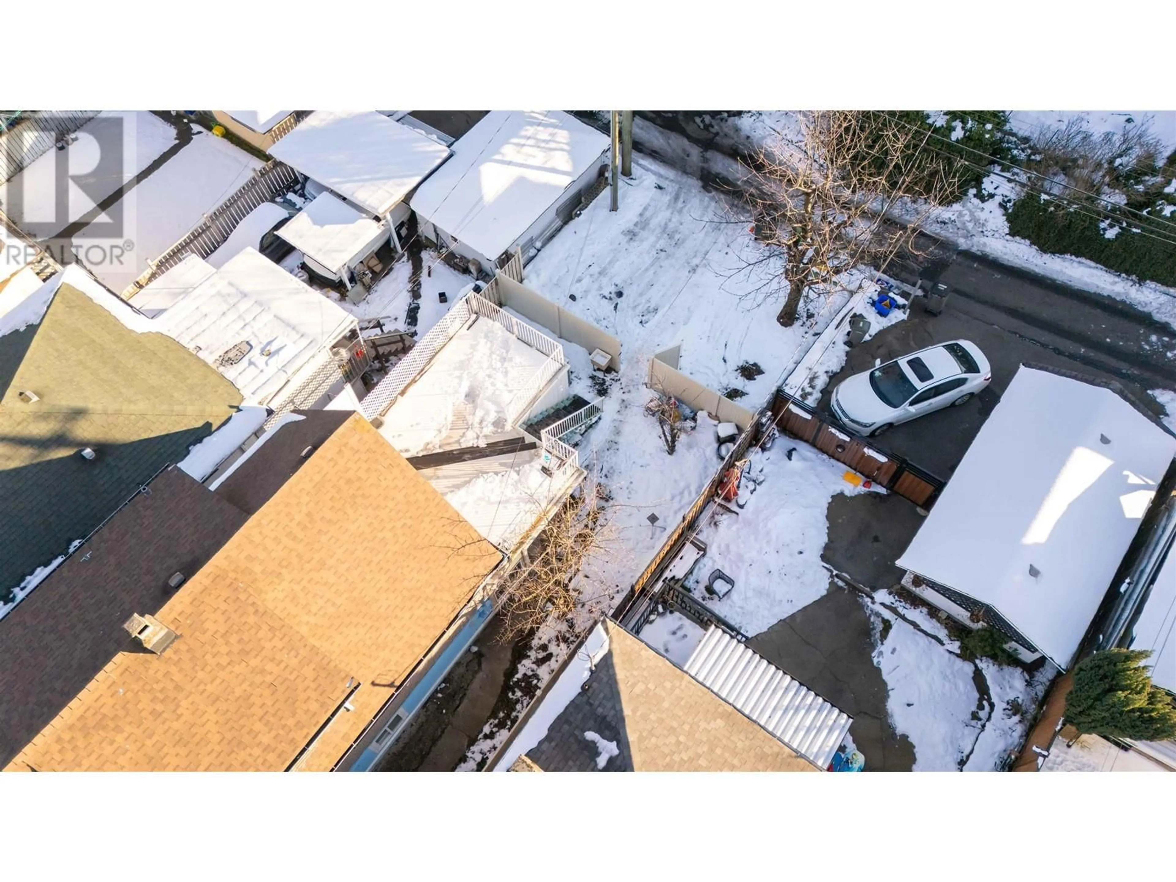 A pic from outside/outdoor area/front of a property/back of a property/a pic from drone, city buildings view from balcony for 1722 E 41ST AVENUE, Vancouver British Columbia V5P1K6