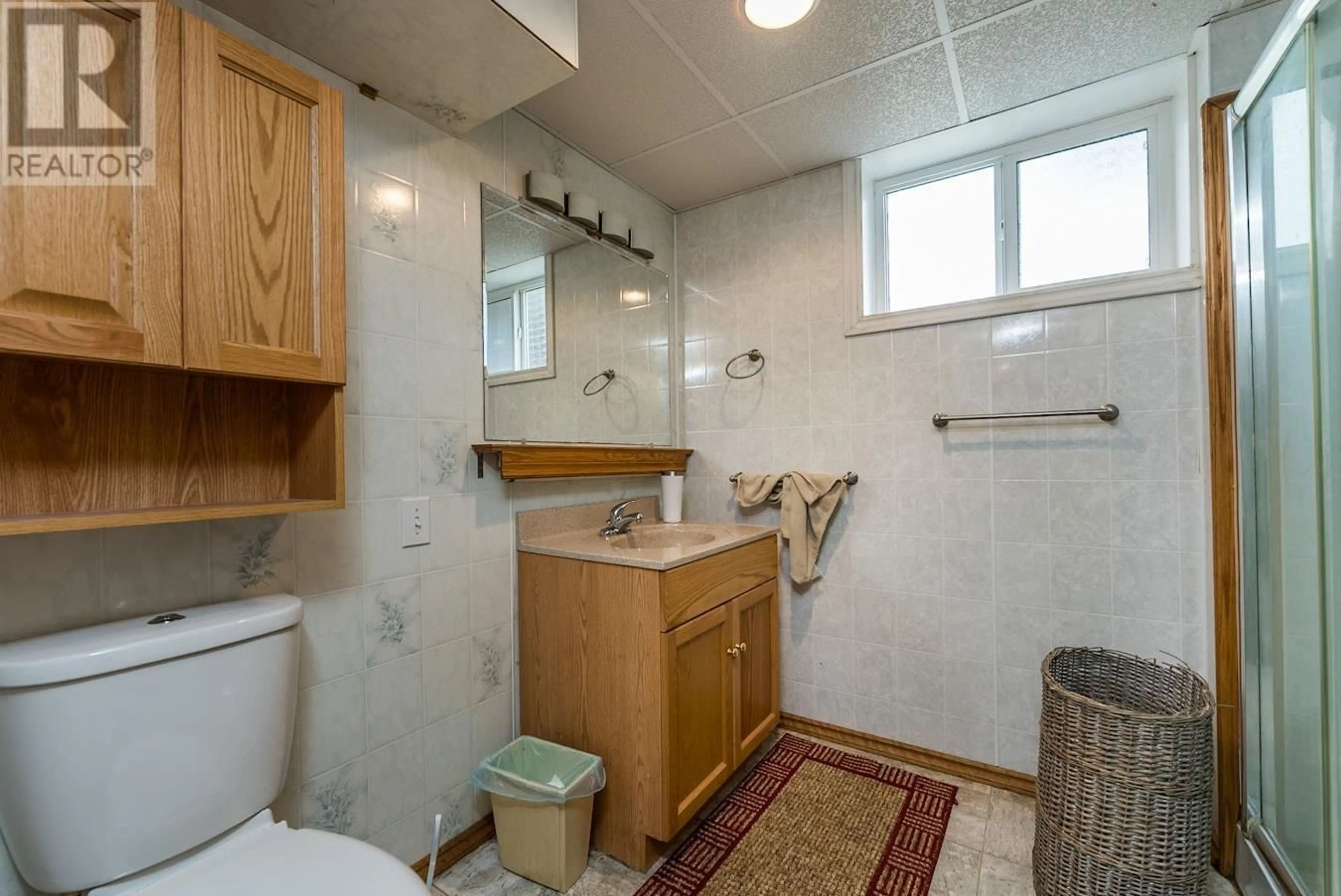 Standard bathroom, unknown for 2766 20TH AVENUE, Prince George British Columbia V2L1W5