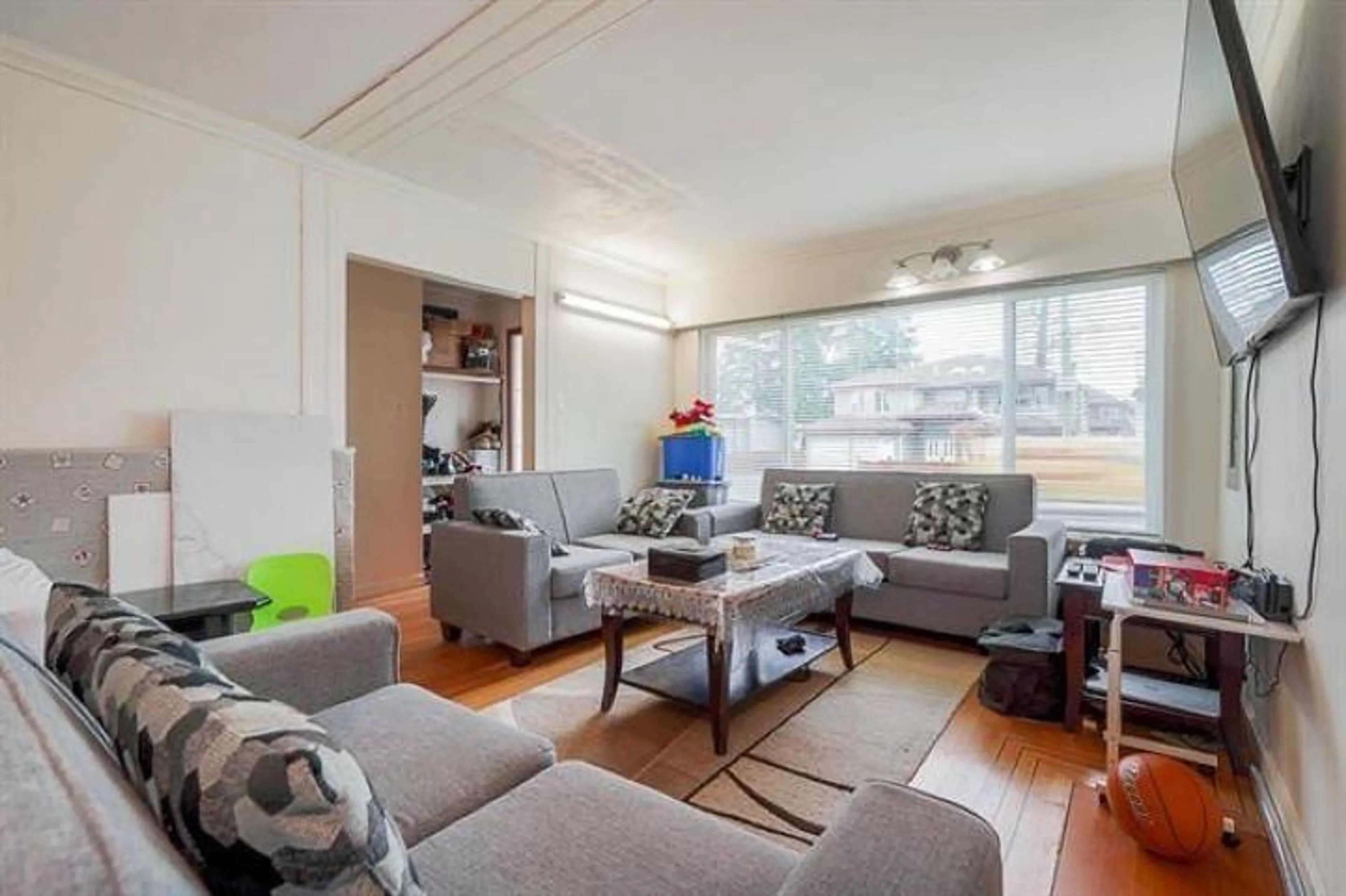 Living room with furniture, unknown for 12679 97A, Surrey British Columbia V3V2H6