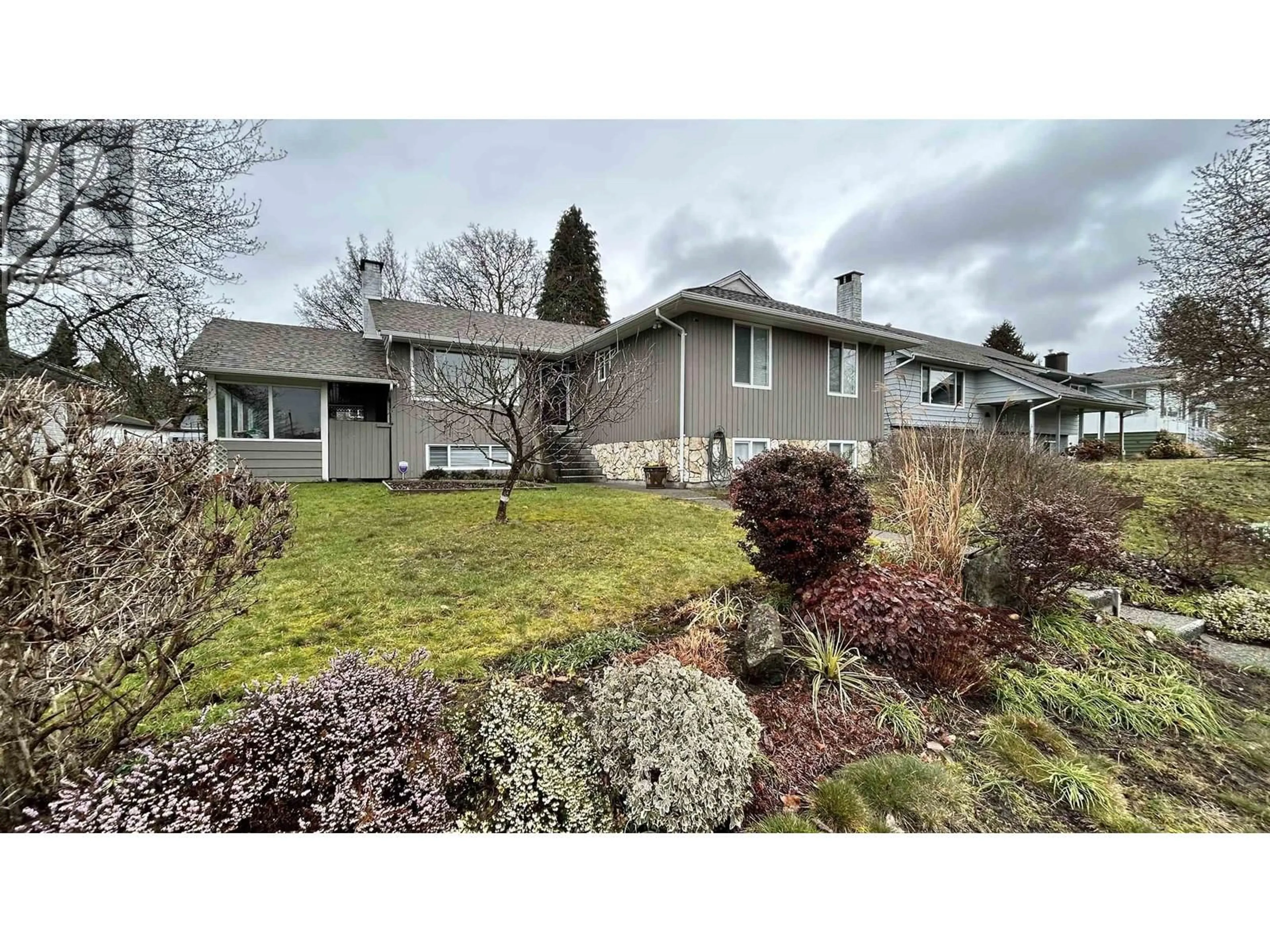 A pic from outside/outdoor area/front of a property/back of a property/a pic from drone, unknown for 8441 11TH AVENUE, Burnaby British Columbia V3N2P5