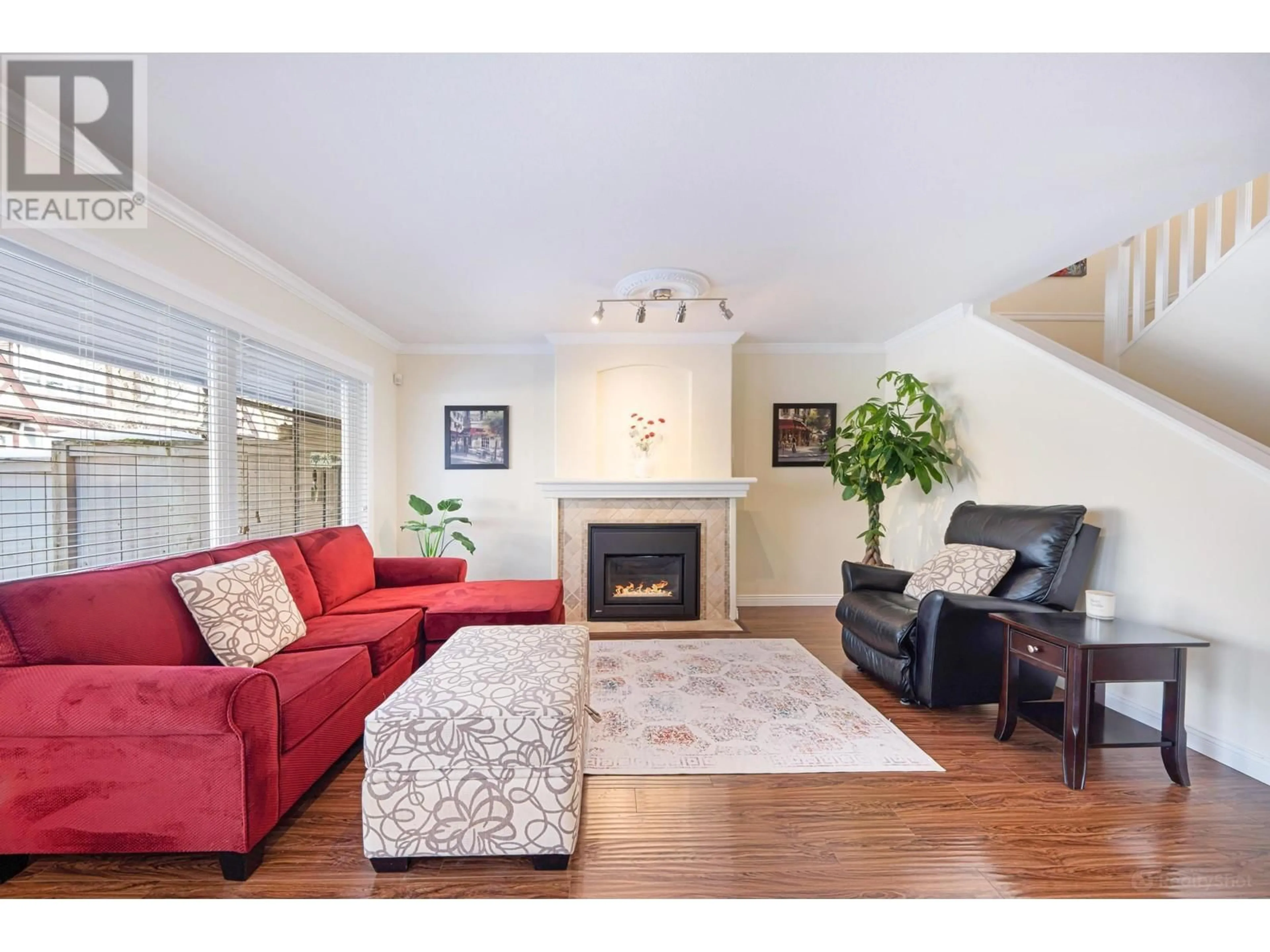 Living room with furniture, wood/laminate floor for 19 11737 236 STREET, Maple Ridge British Columbia V4R2E5