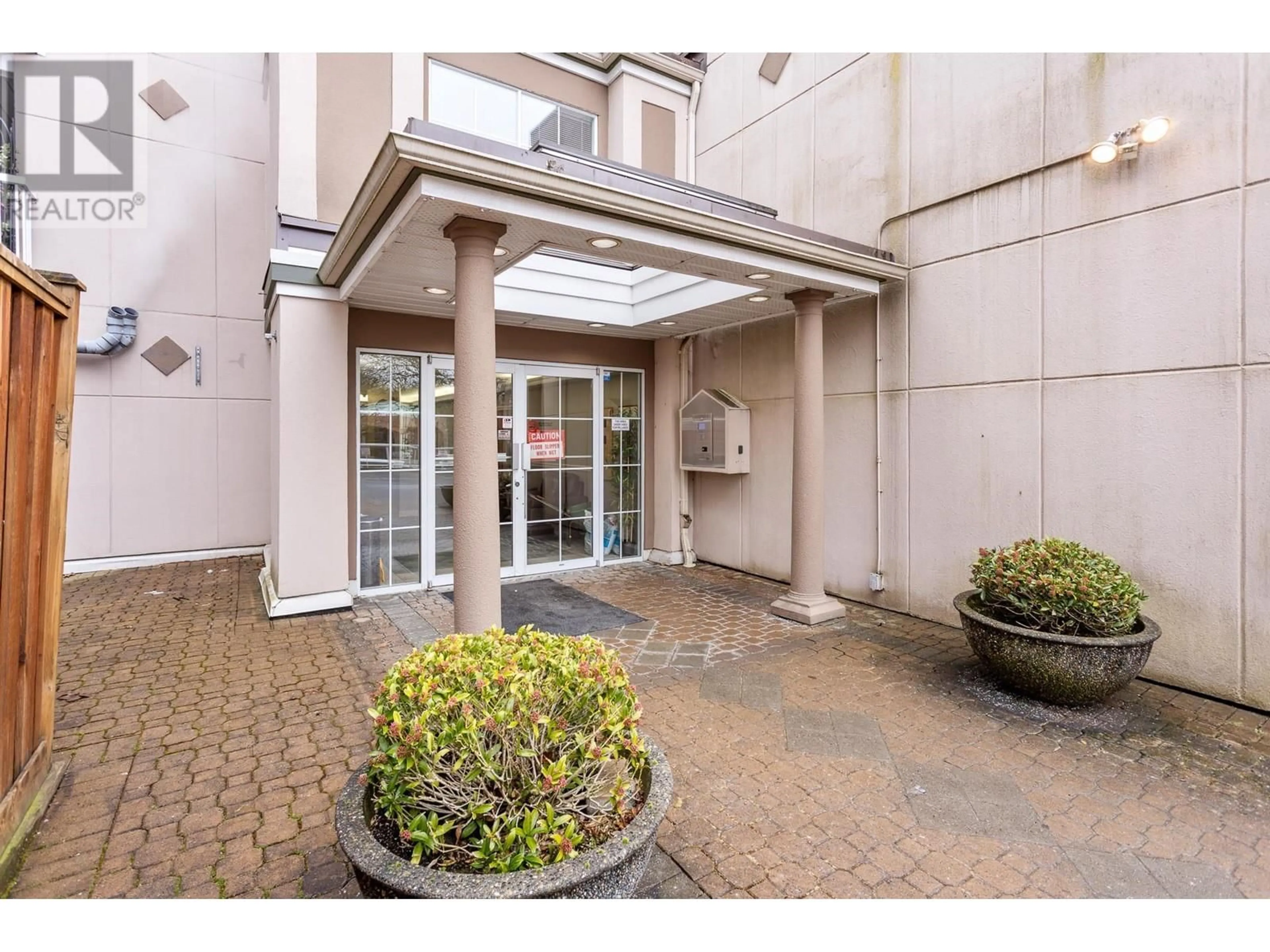 Indoor foyer for 318 - 2678 DIXON STREET, Port Coquitlam British Columbia V3C6L7