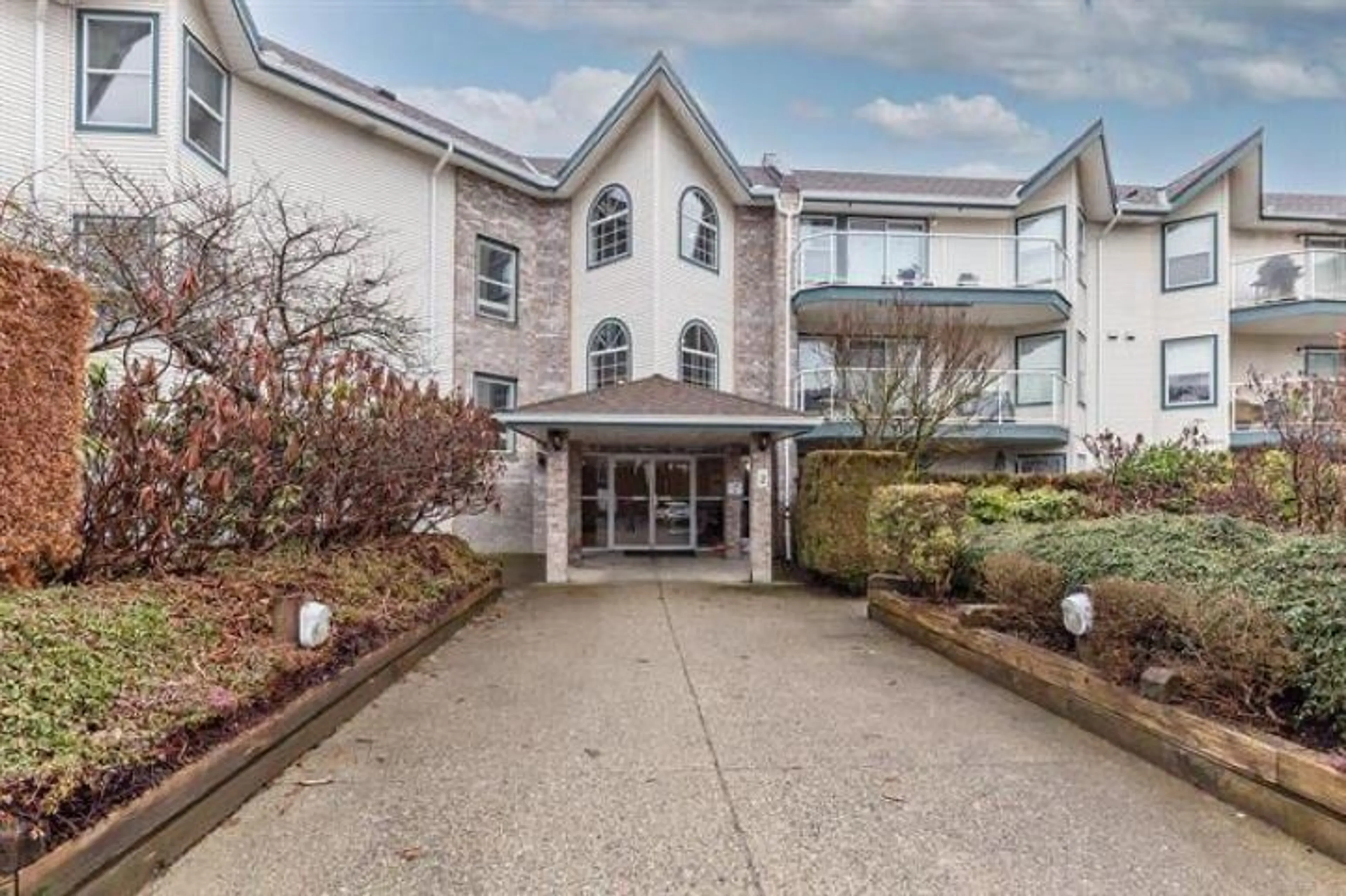 Unknown for 222 - 27358 32, Langley British Columbia V4W3M5