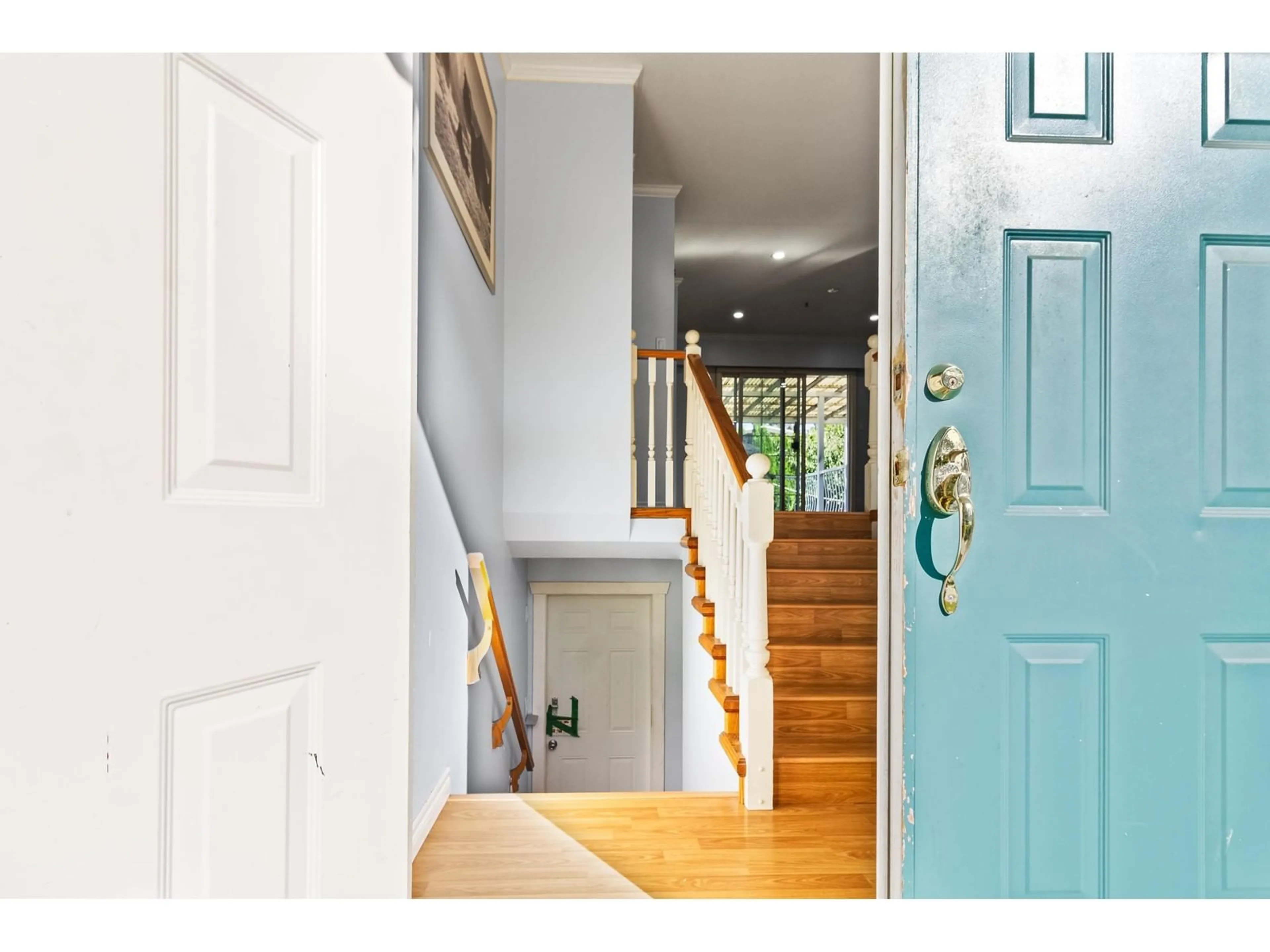 Indoor entryway for 2336 BEAVER, Abbotsford British Columbia V2T3E1