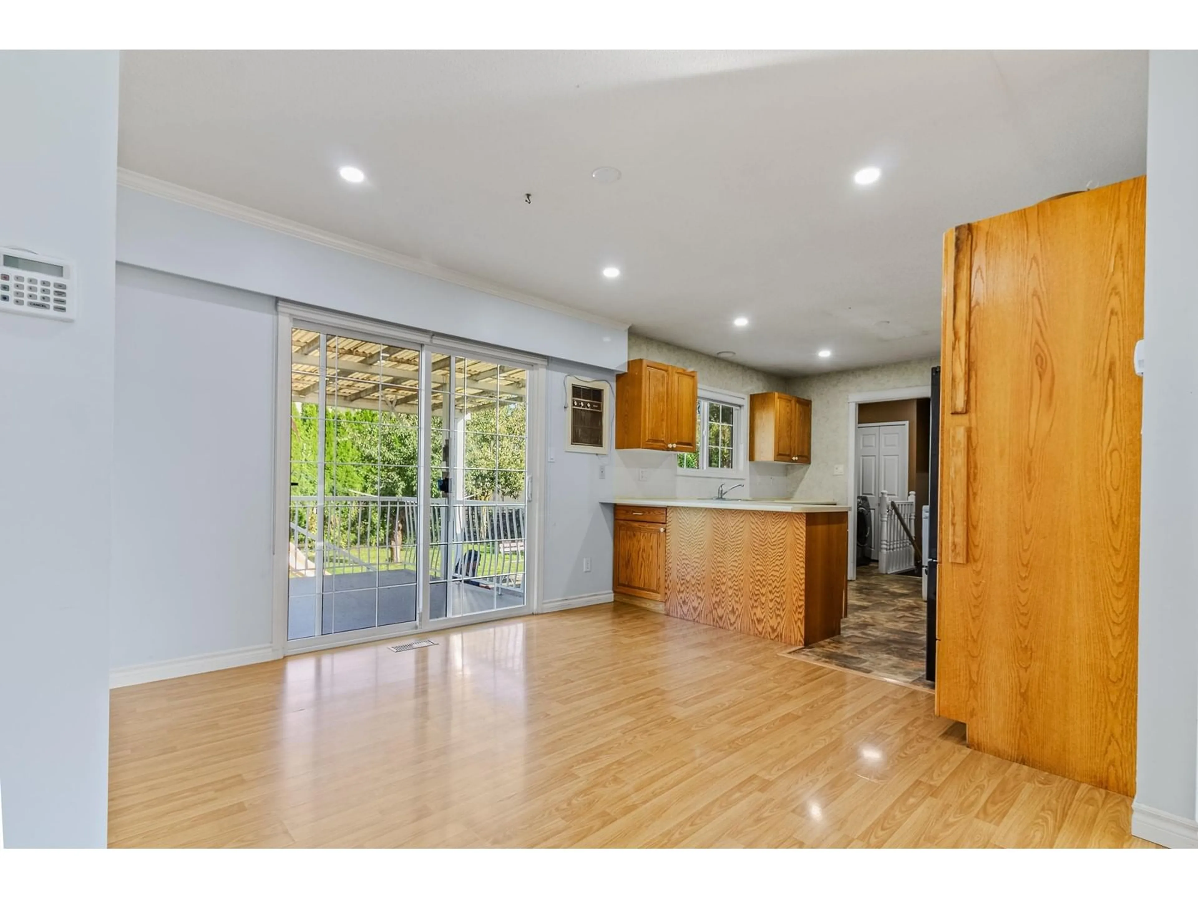 Indoor foyer for 2336 BEAVER, Abbotsford British Columbia V2T3E1