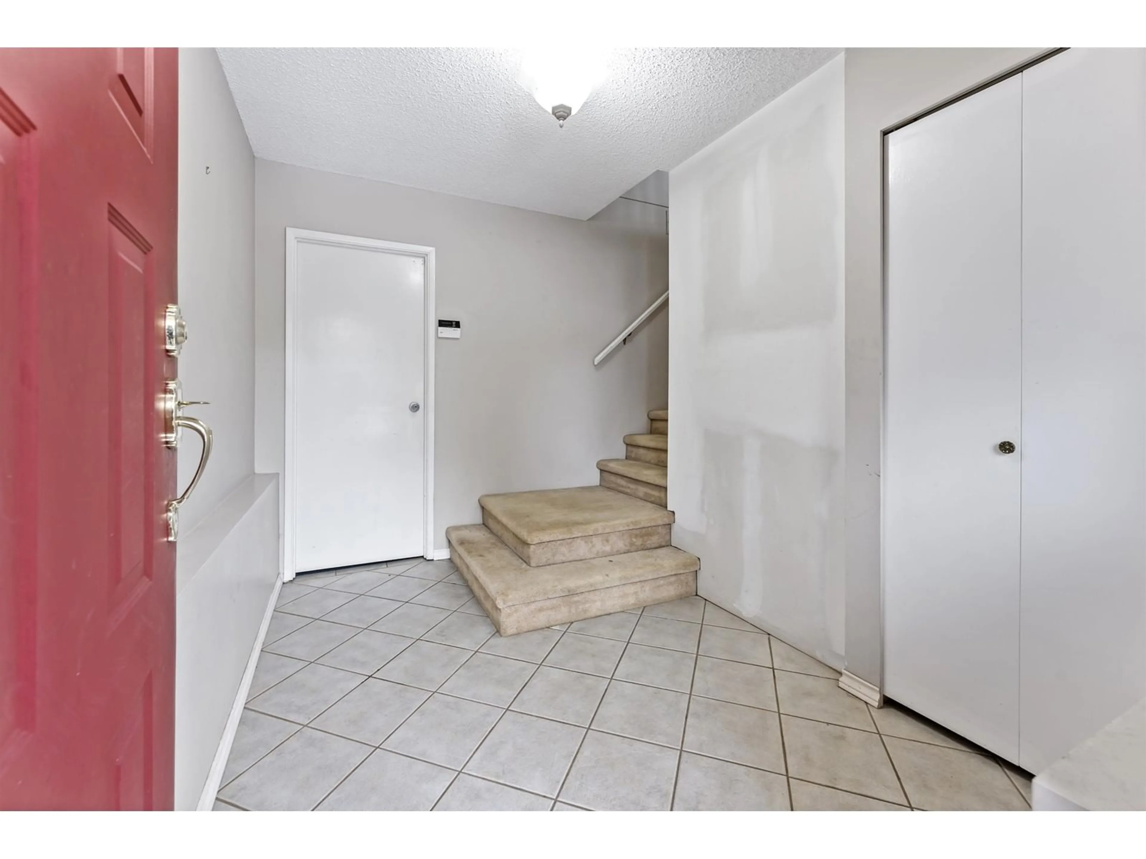 Indoor entryway for 8553 116B STREET, Delta British Columbia V4C7V1