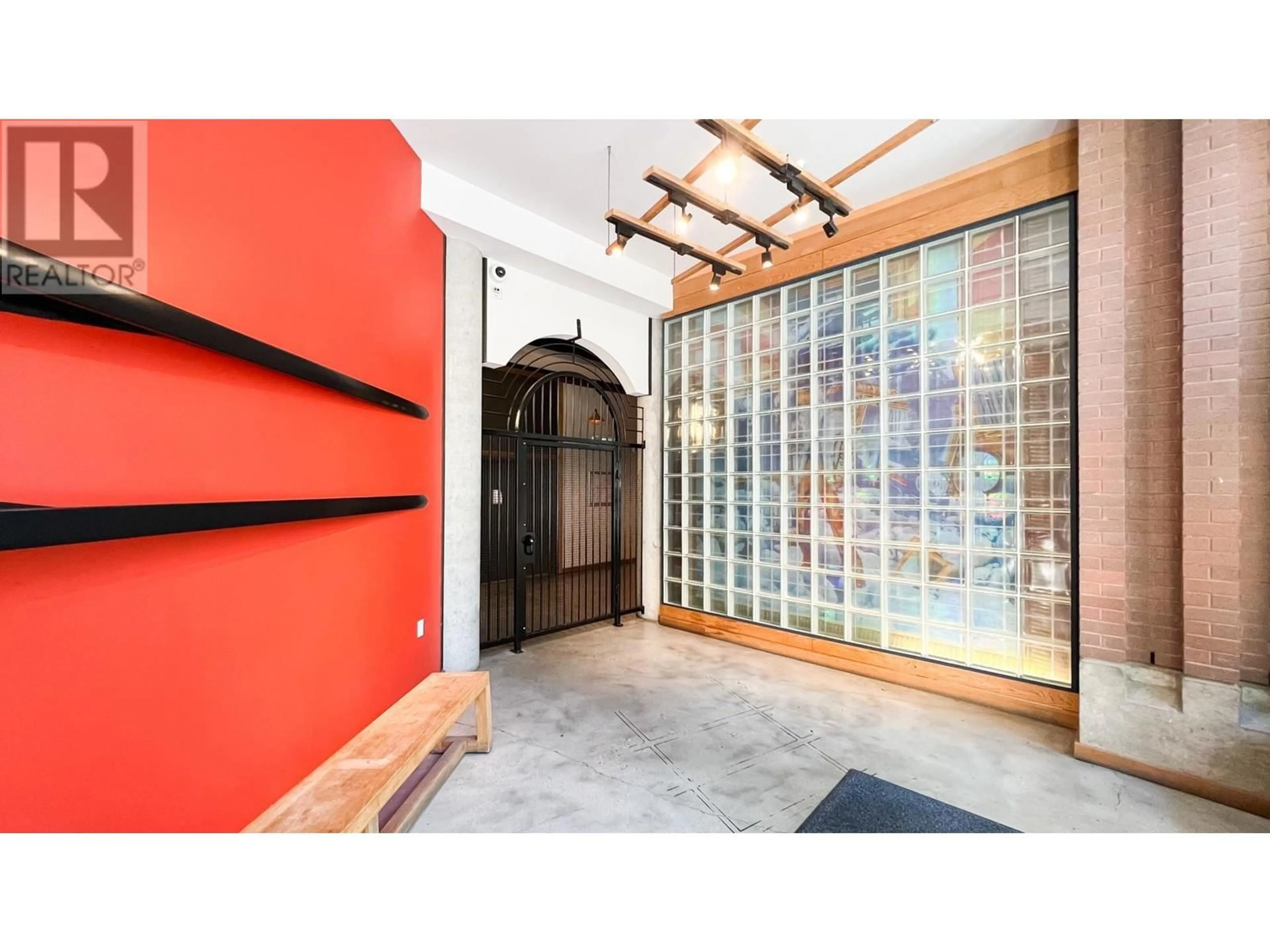 Indoor foyer for 516 22 E CORDOVA STREET, Vancouver British Columbia V6A4G8