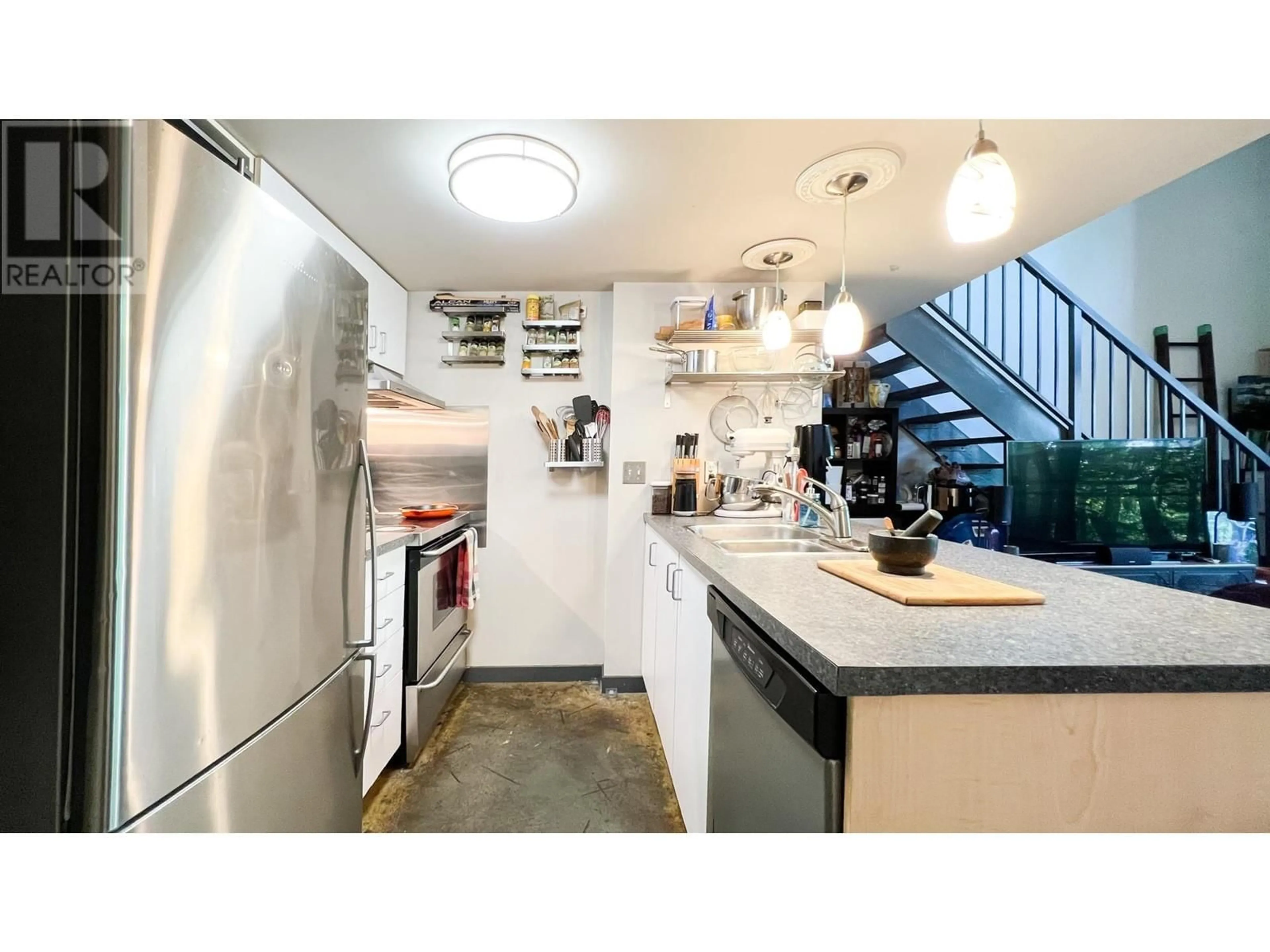 Standard kitchen, unknown for 516 22 E CORDOVA STREET, Vancouver British Columbia V6A4G8