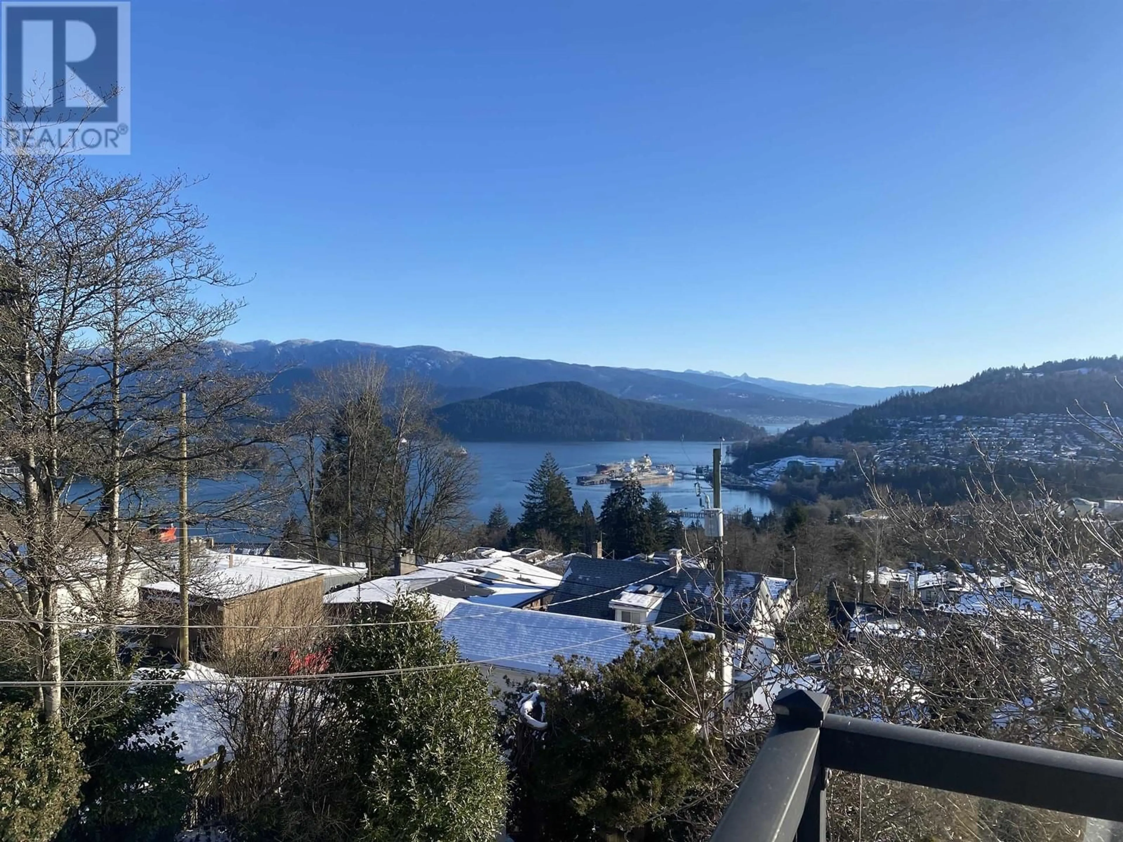 A pic from outside/outdoor area/front of a property/back of a property/a pic from drone, water/lake/river/ocean view for 190 N ELLESMERE AVENUE, Burnaby British Columbia V5B1J8