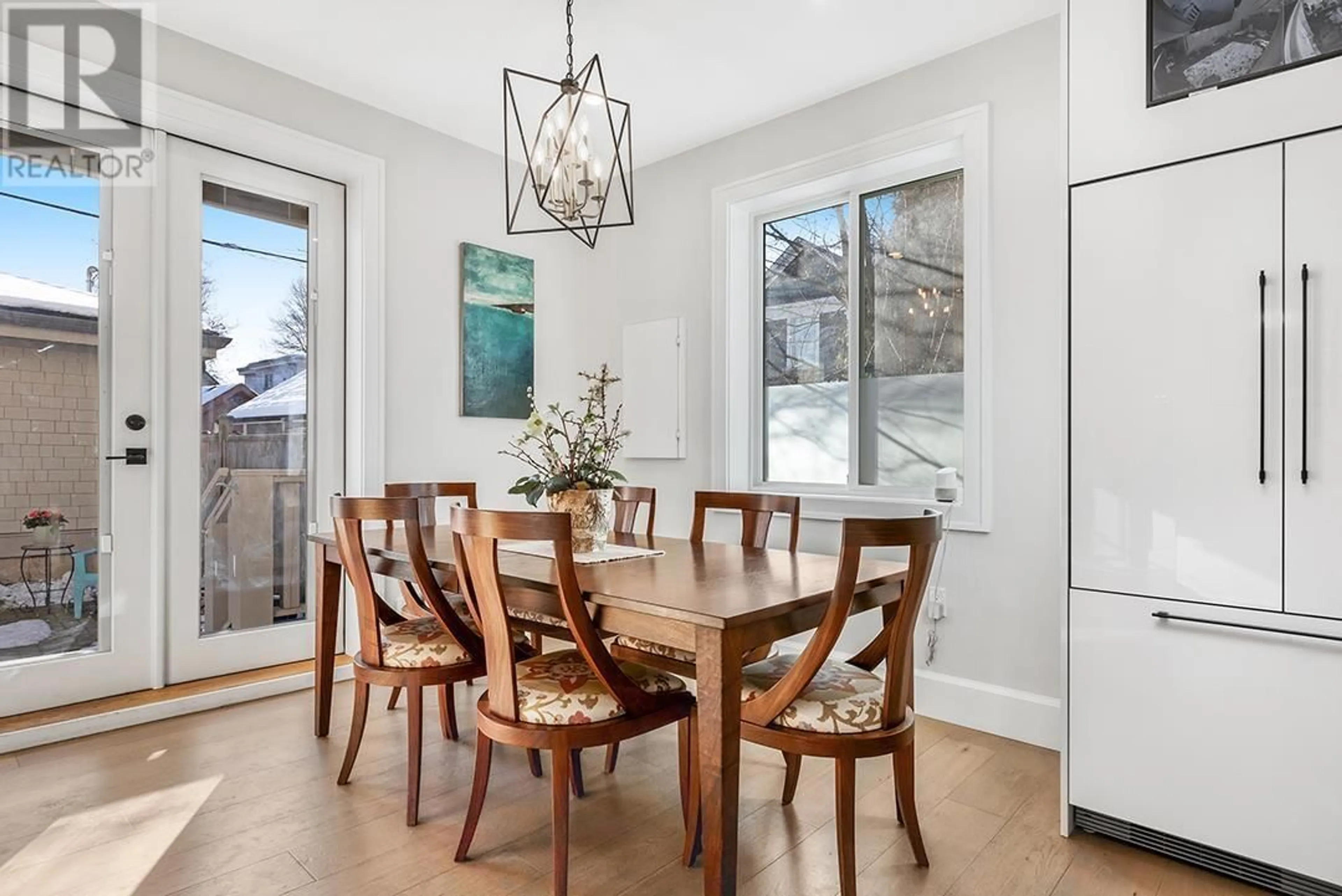 Dining room, wood/laminate floor for 622 E 11TH AVENUE, Vancouver British Columbia V5T2E3