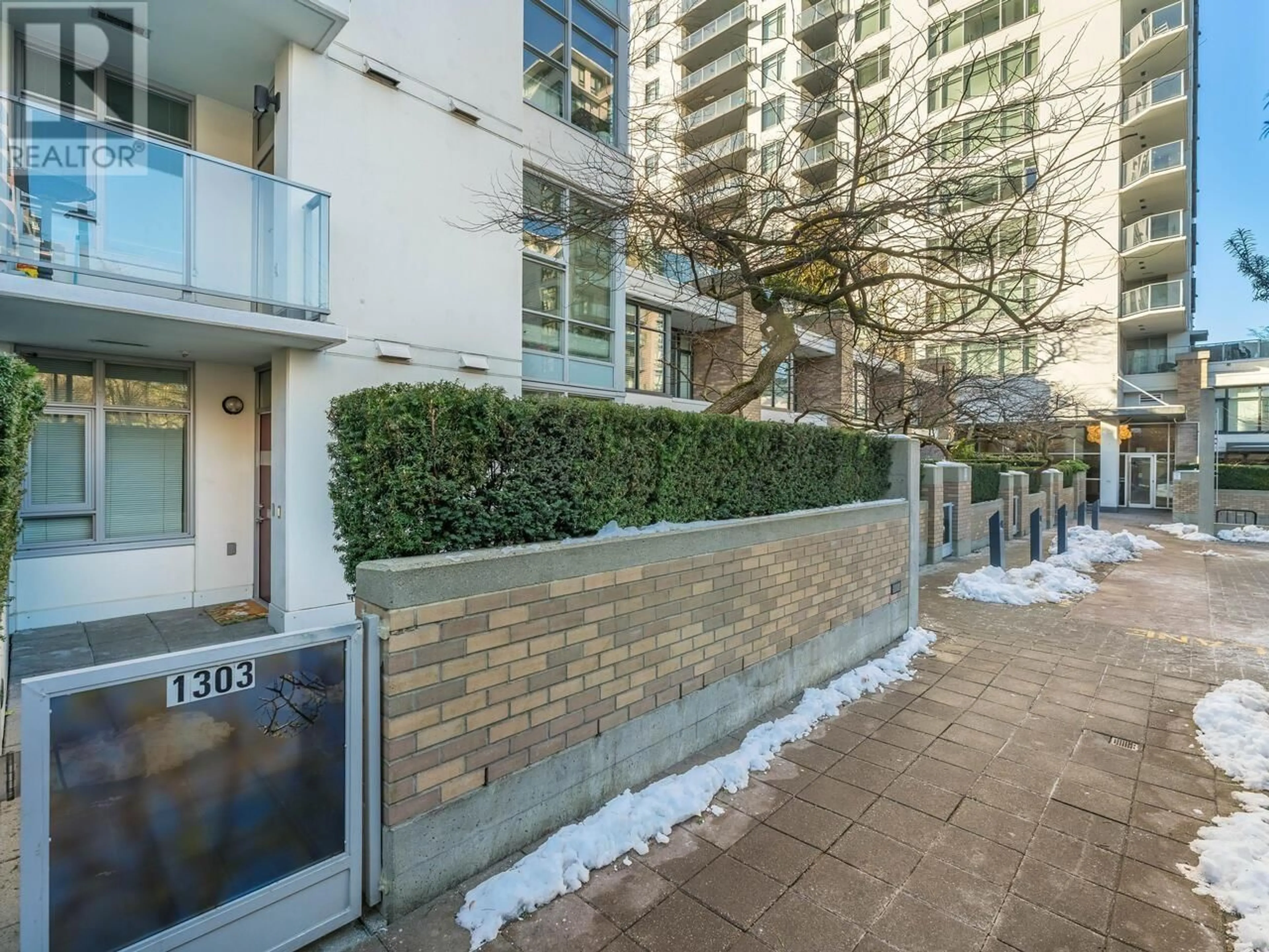 Patio, street for 1303 CIVIC PLACE MEWS, North Vancouver British Columbia V7M0B2