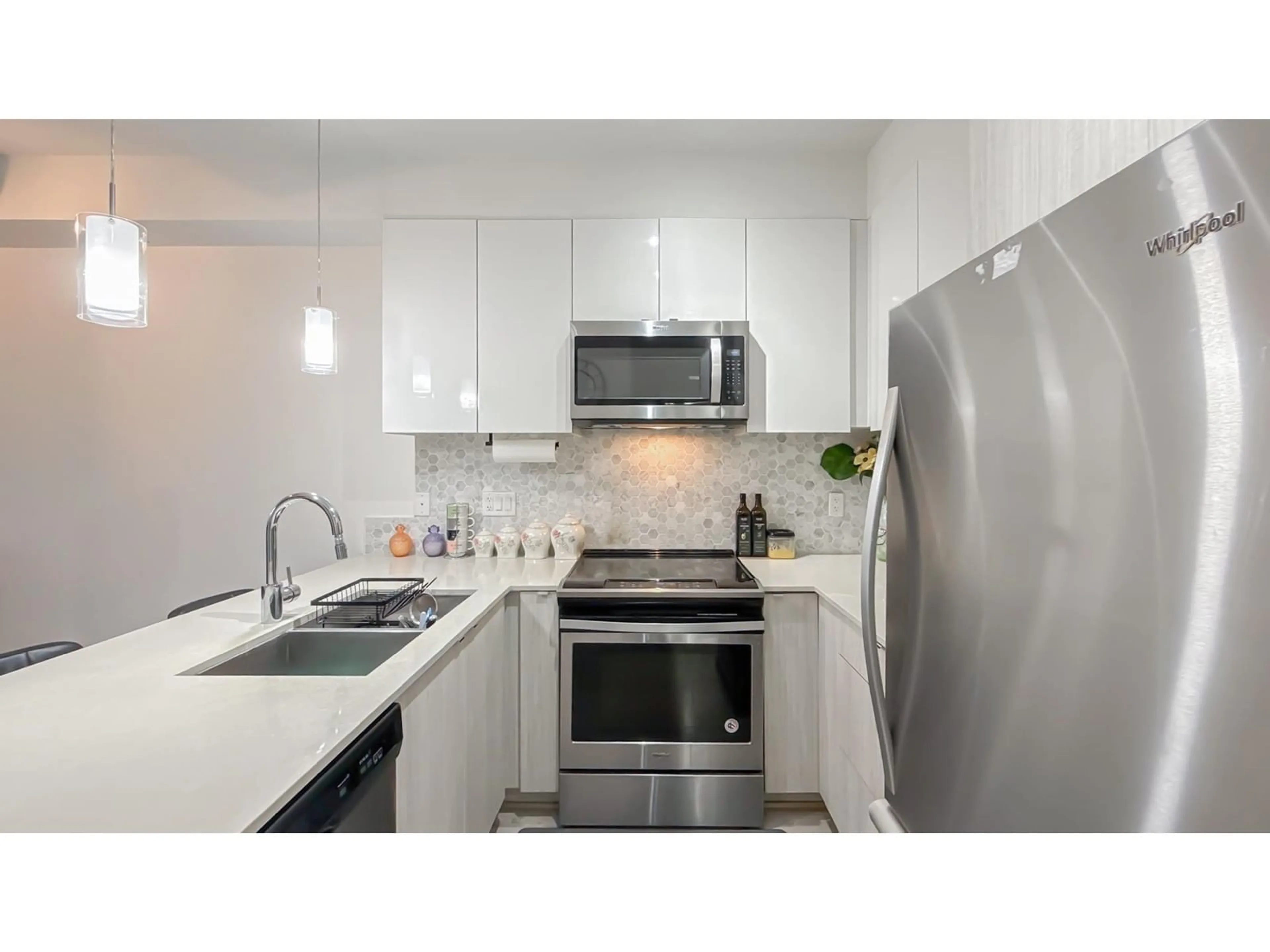 Standard kitchen, ceramic/tile floor for 107 6438 195A STREET, Surrey British Columbia V4N6R5