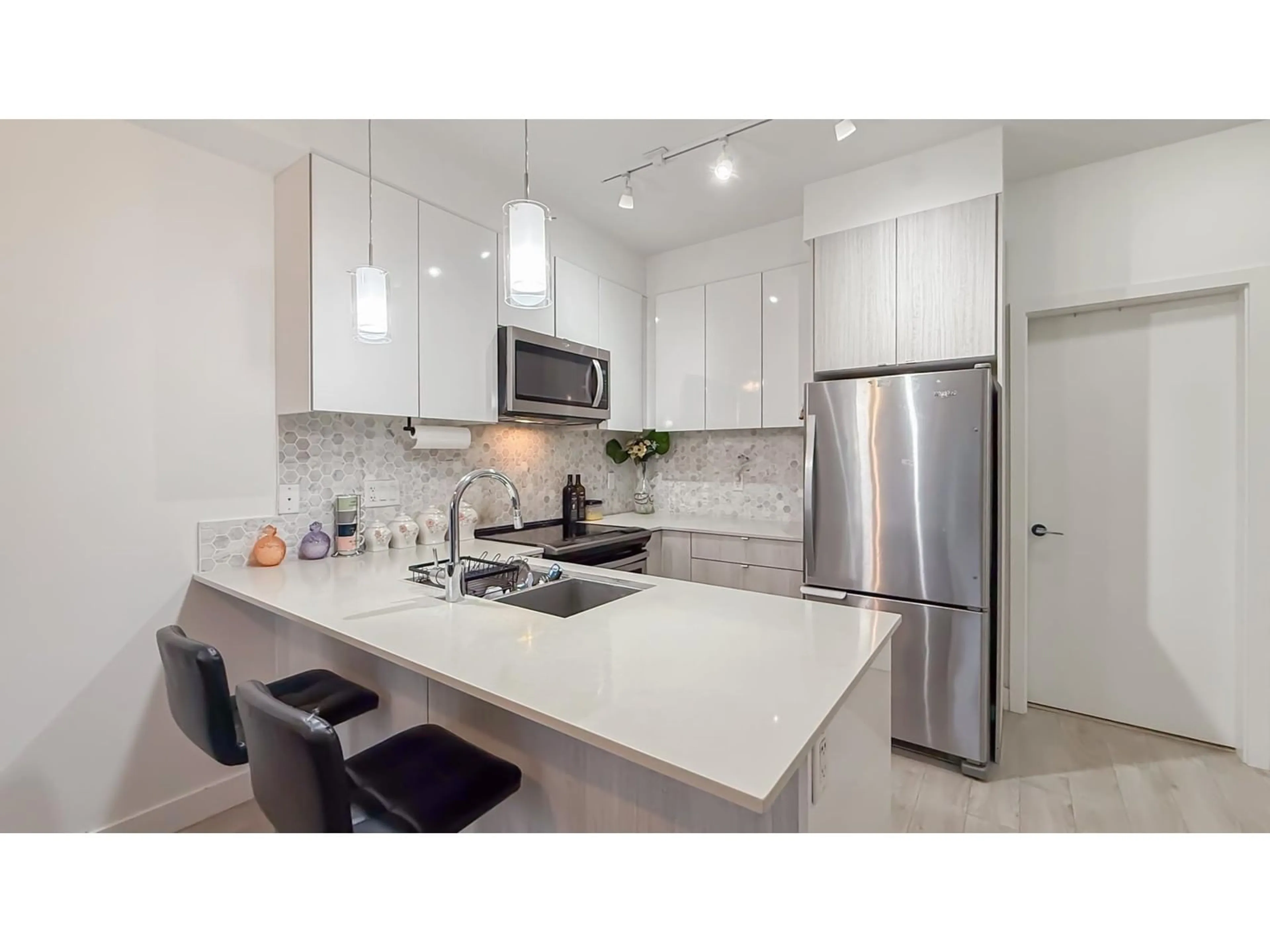 Open concept kitchen, ceramic/tile floor for 107 6438 195A STREET, Surrey British Columbia V4N6R5