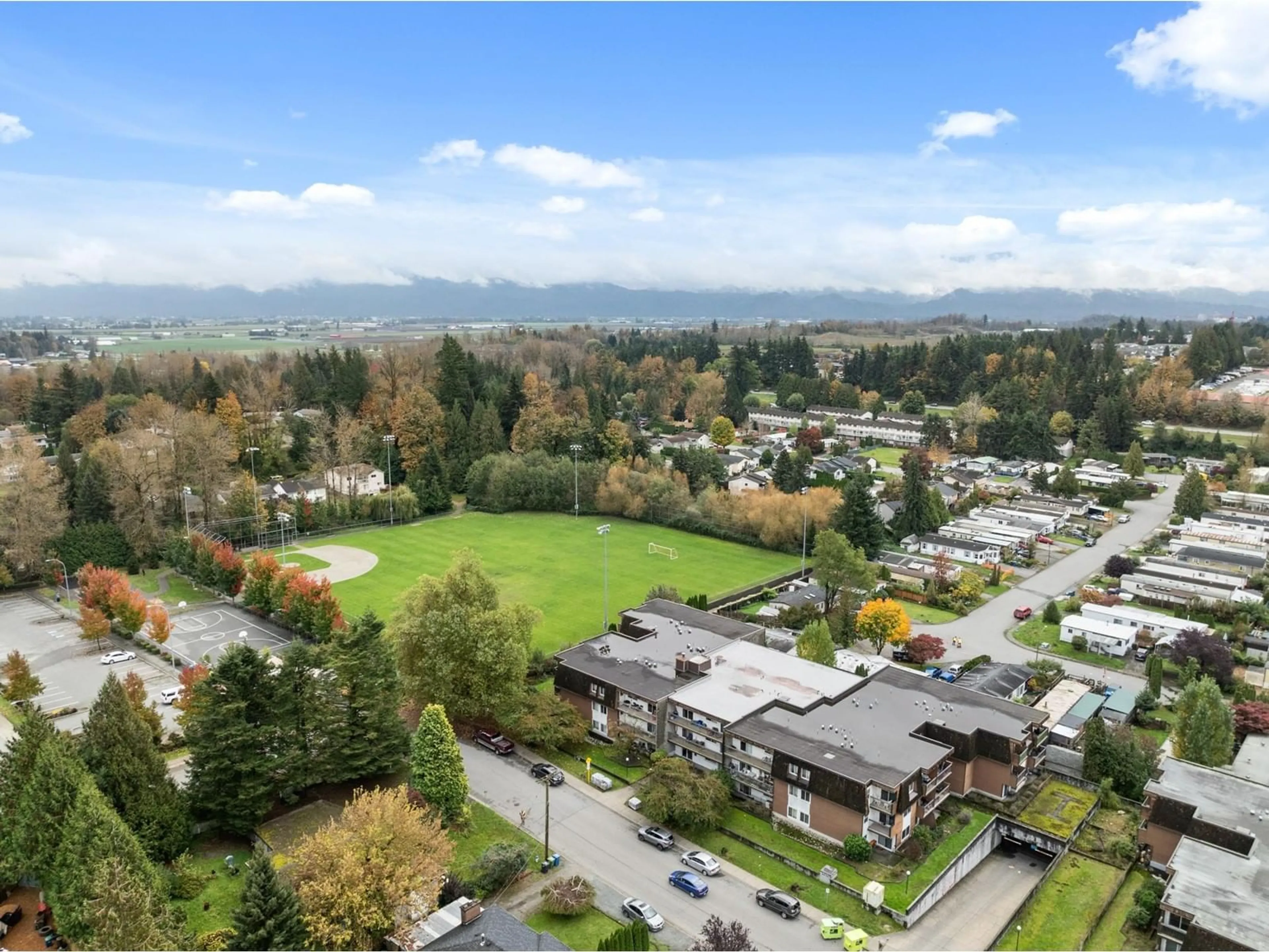 A pic from outside/outdoor area/front of a property/back of a property/a pic from drone, mountain view for 110 33870 FERN STREET, Abbotsford British Columbia V2S6C3