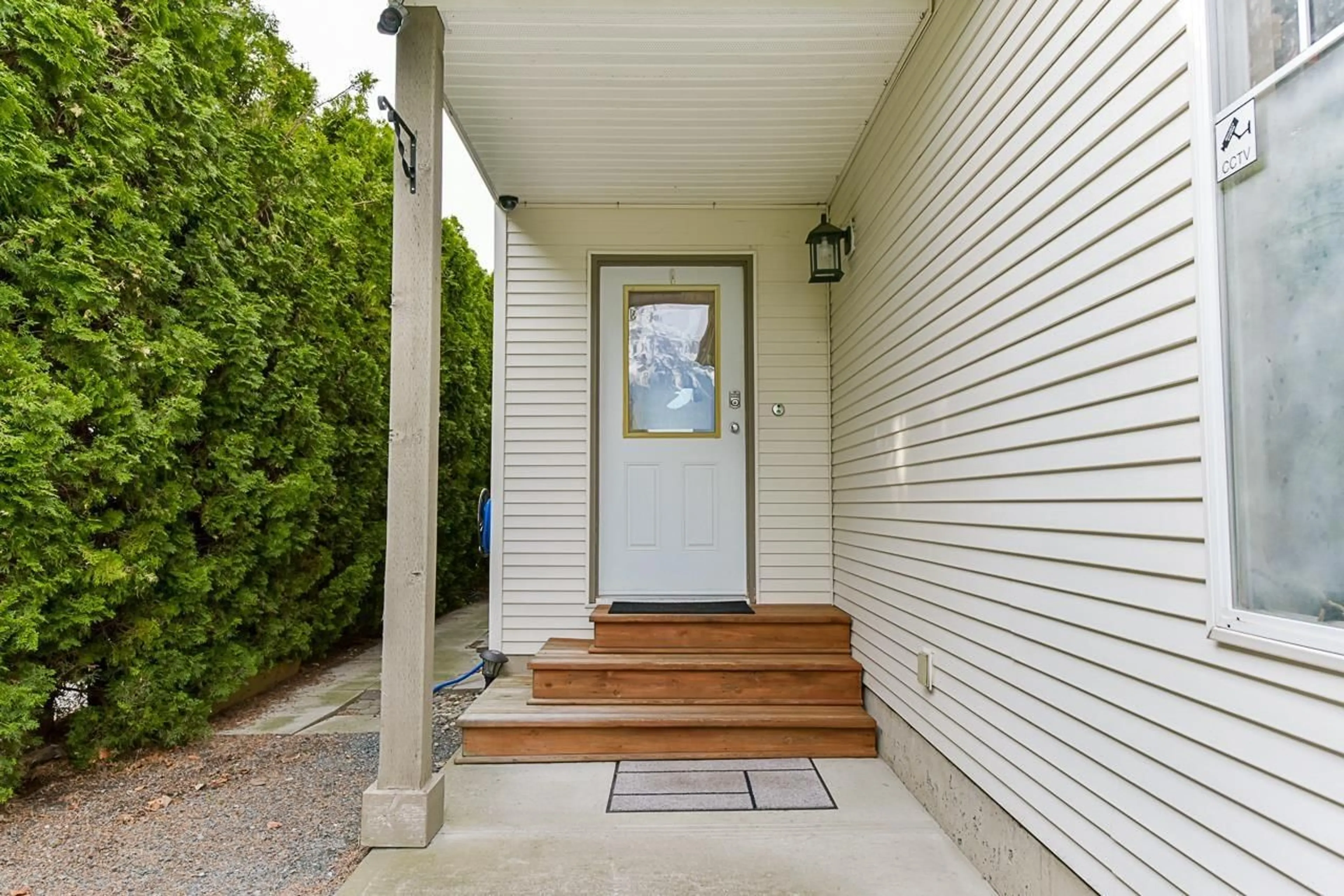 Indoor entryway for 2043 PROBERT ROAD|Agassiz, Agassiz British Columbia V0M1A1