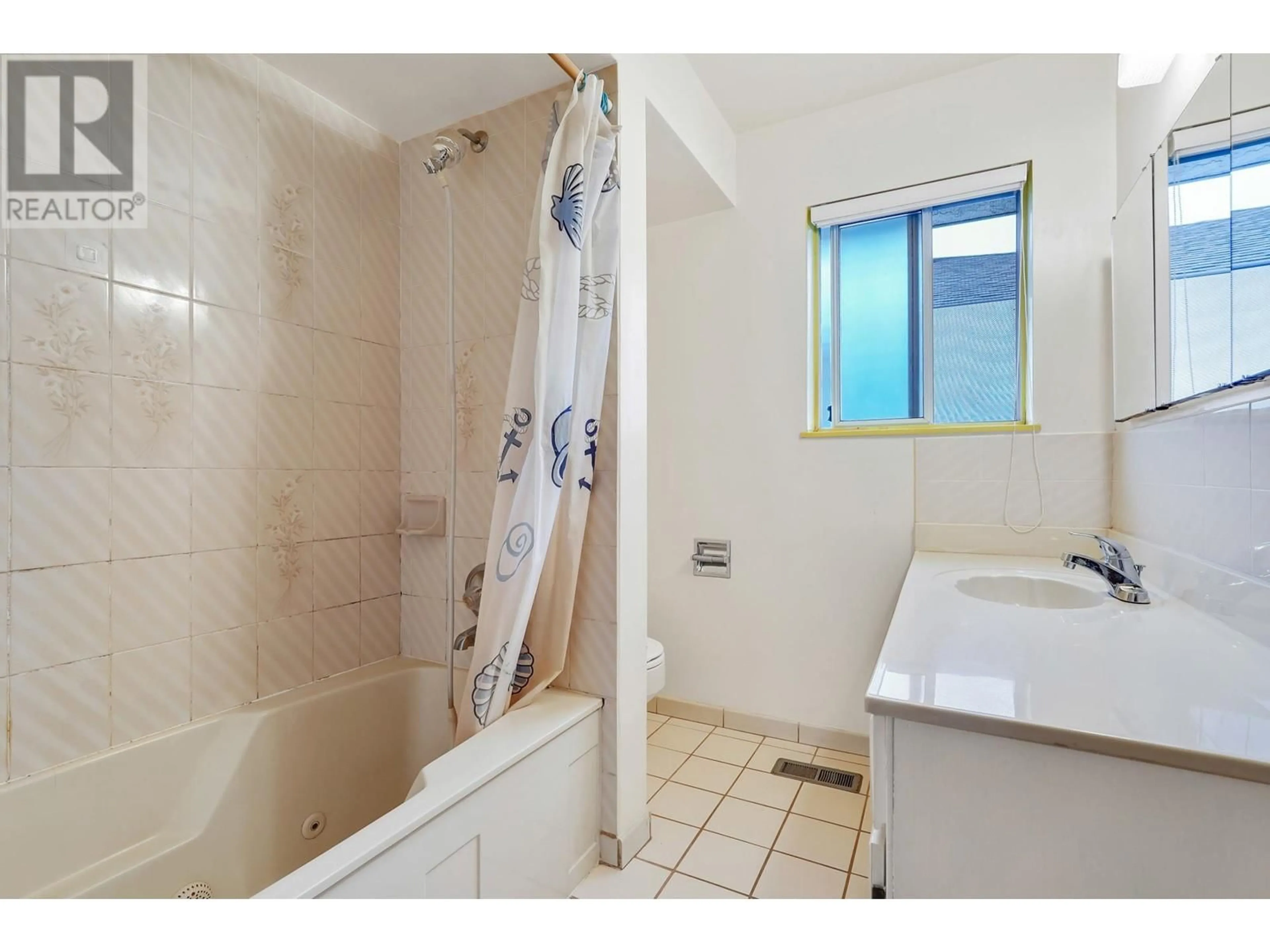 Standard bathroom, unknown for 2477 E 53RD AVENUE, Vancouver British Columbia V5S1V7