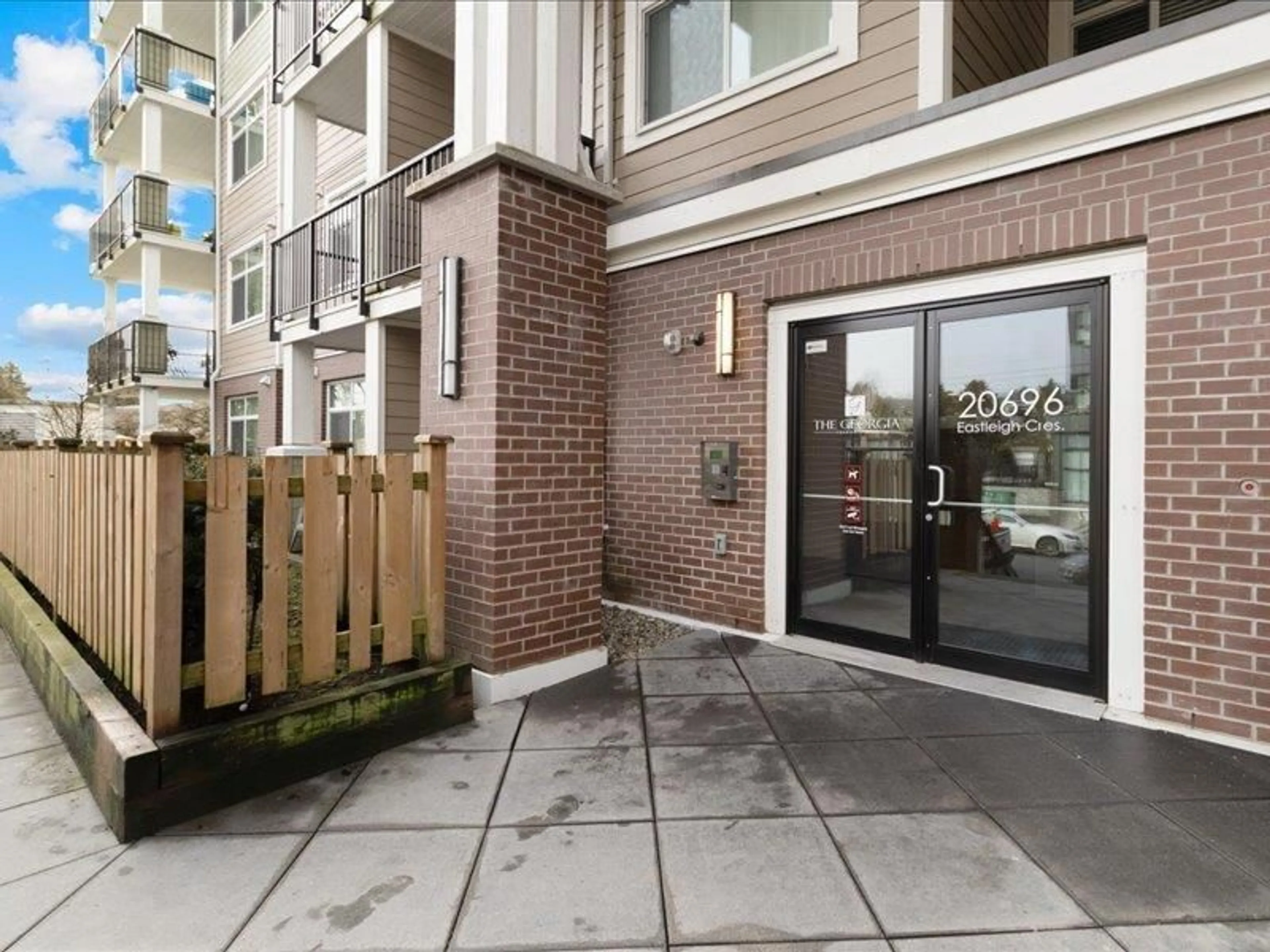 Patio, street for 511 20696 EASTLEIGH CRESCENT, Langley British Columbia V3A0M3