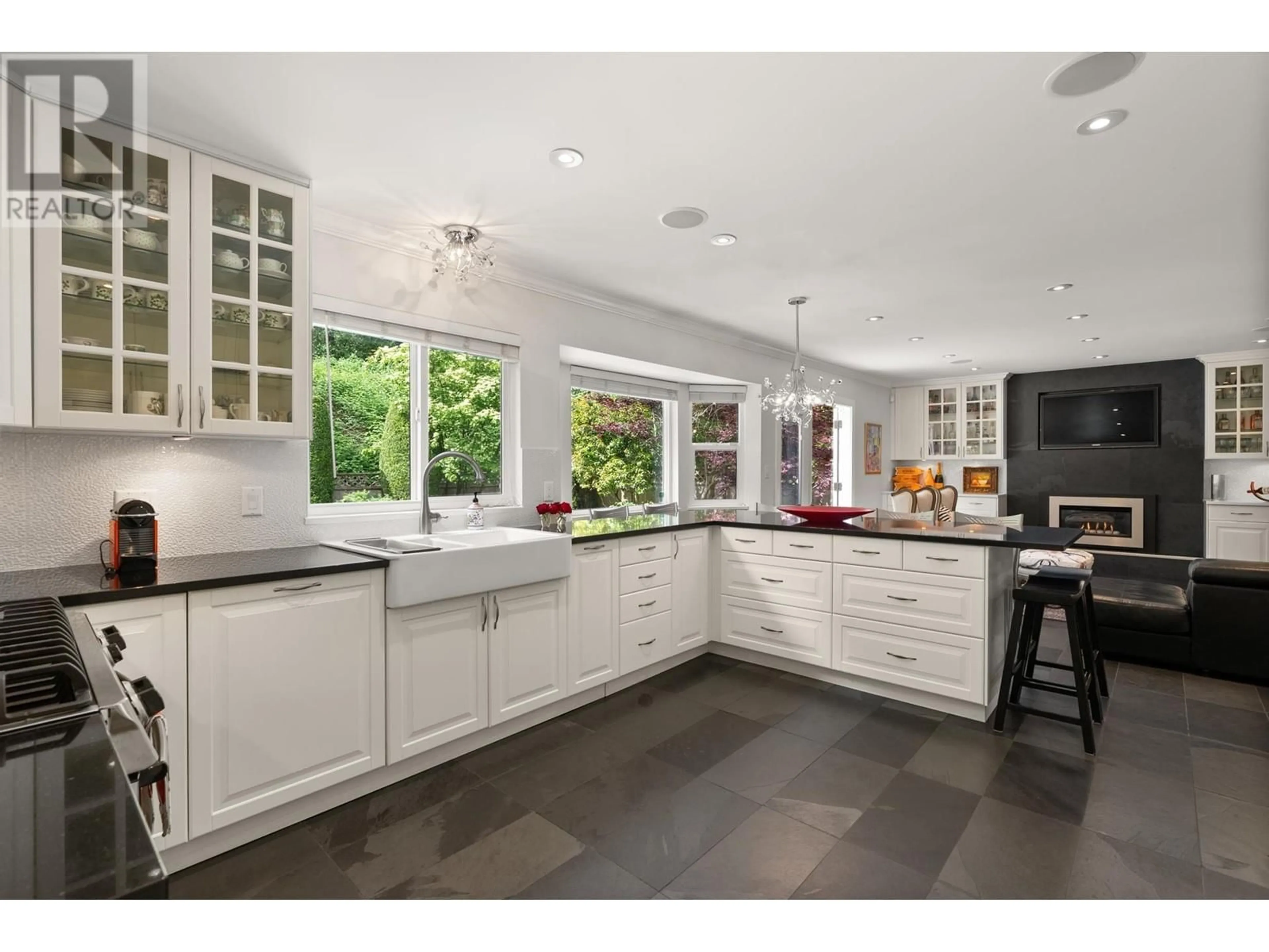 Open concept kitchen, ceramic/tile floor for 2607 TEMPE KNOLL DRIVE, North Vancouver British Columbia V7N4J8