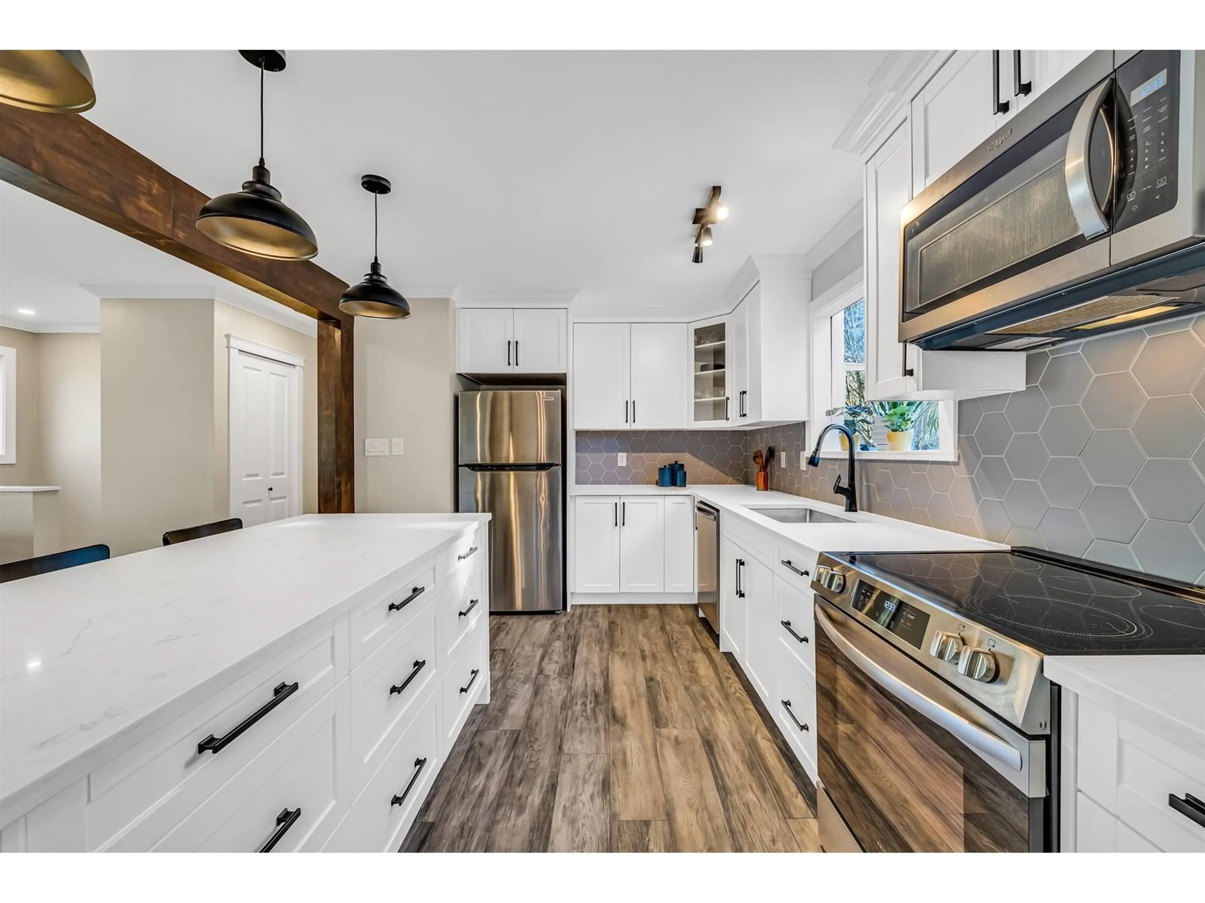 Open concept kitchen, unknown for 20022 37A, Langley British Columbia V3A6K4