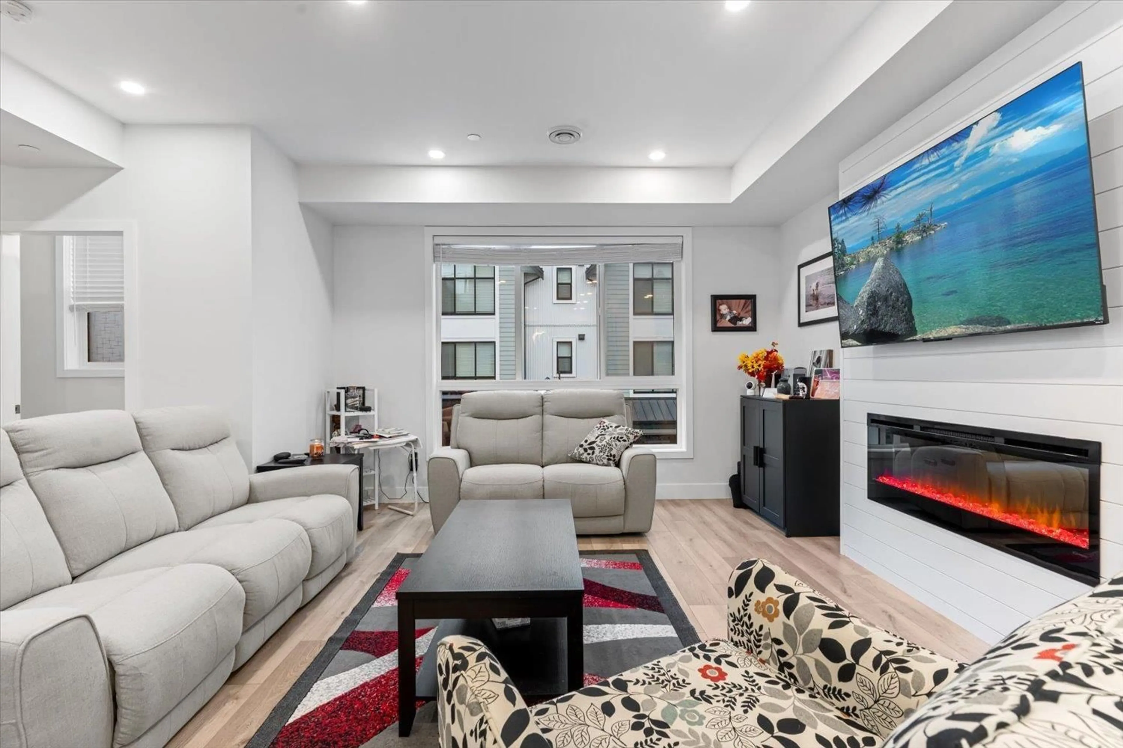 Living room with furniture, unknown for 216 - 46211 PROMONTORY ROAD, Chilliwack British Columbia V2R6E4