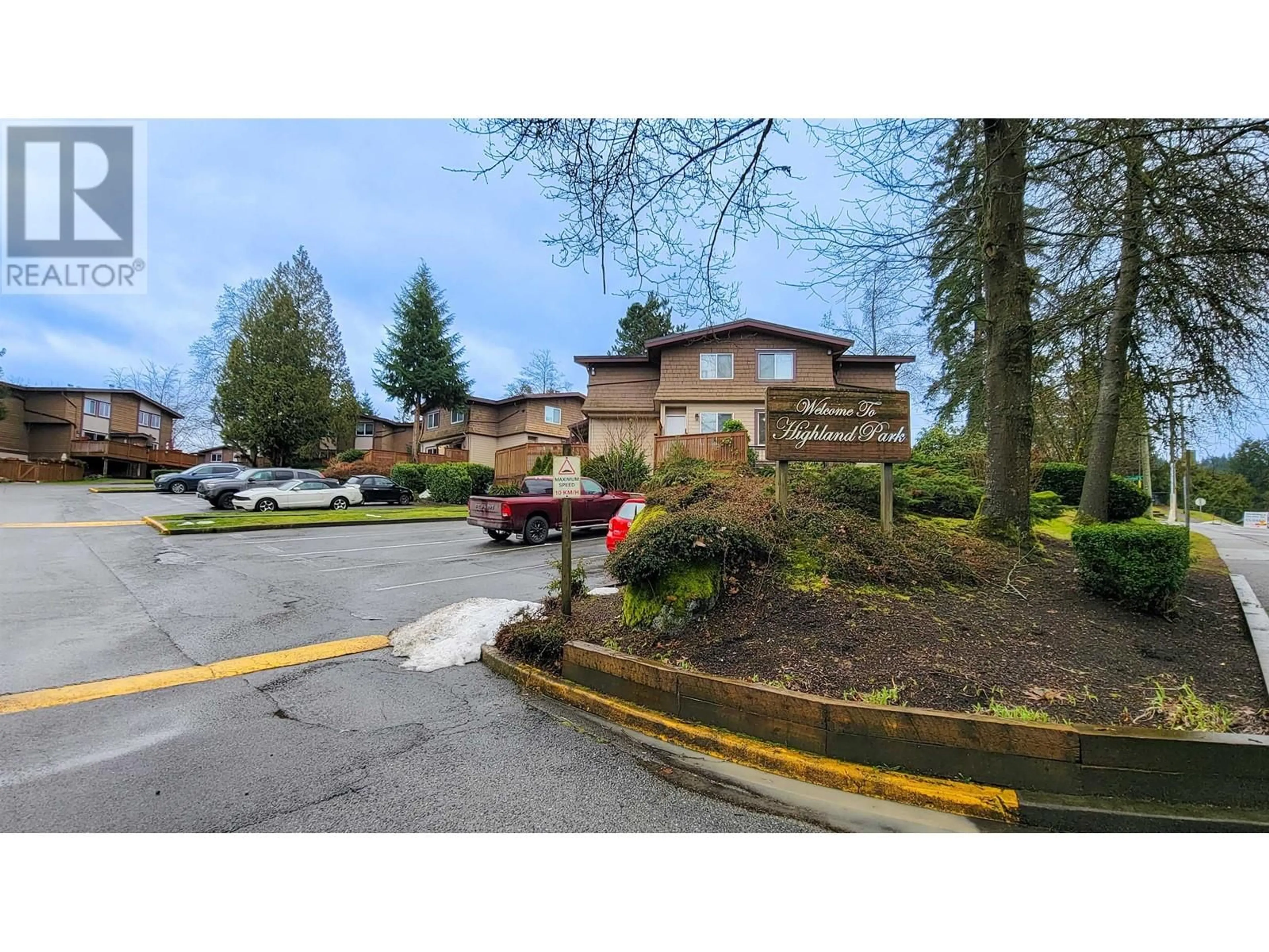 A pic from outside/outdoor area/front of a property/back of a property/a pic from drone, street for 6 308 HIGHLAND WAY, Port Moody British Columbia V3H3V7