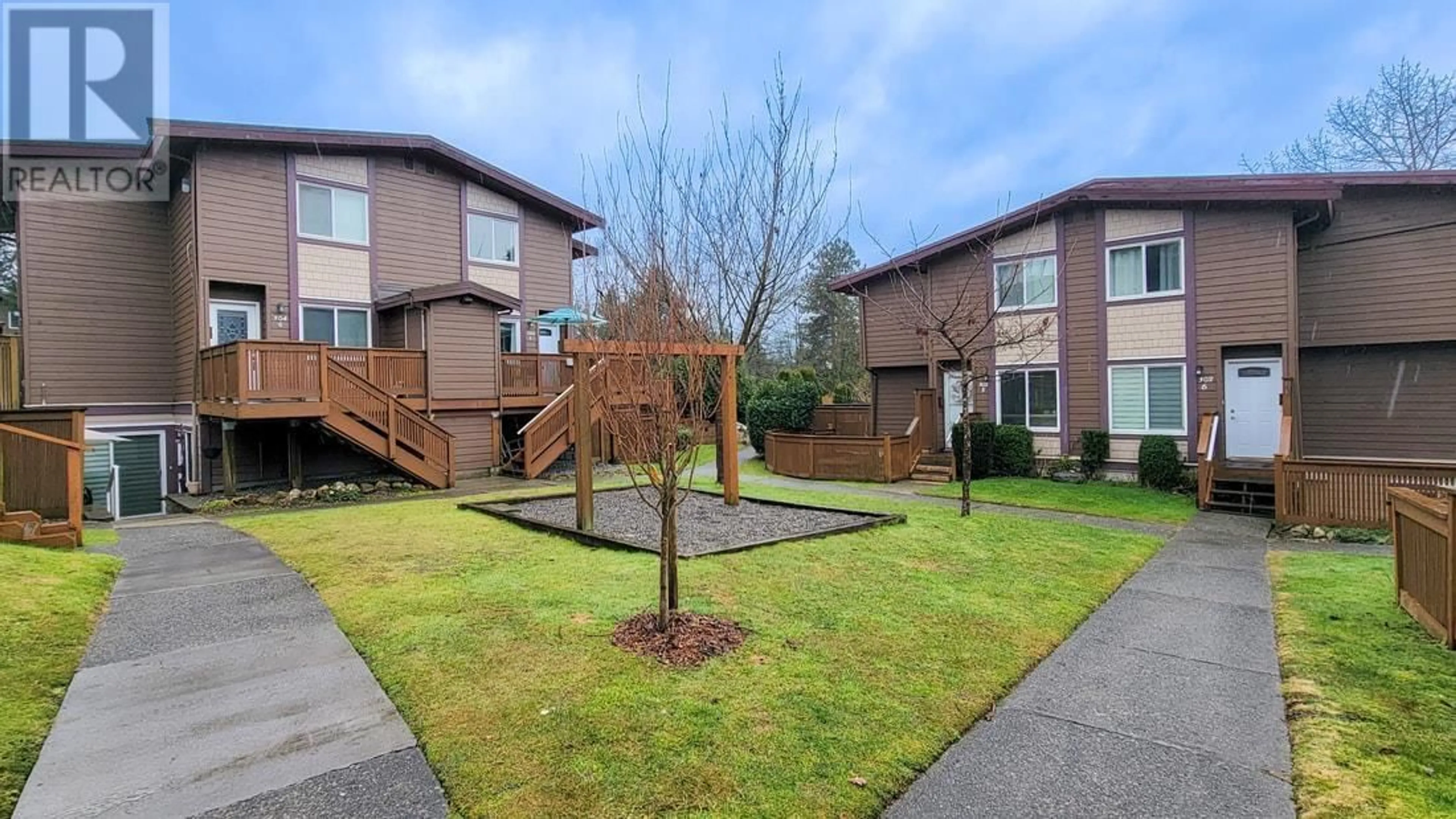 A pic from outside/outdoor area/front of a property/back of a property/a pic from drone, street for 6 308 HIGHLAND WAY, Port Moody British Columbia V3H3V7