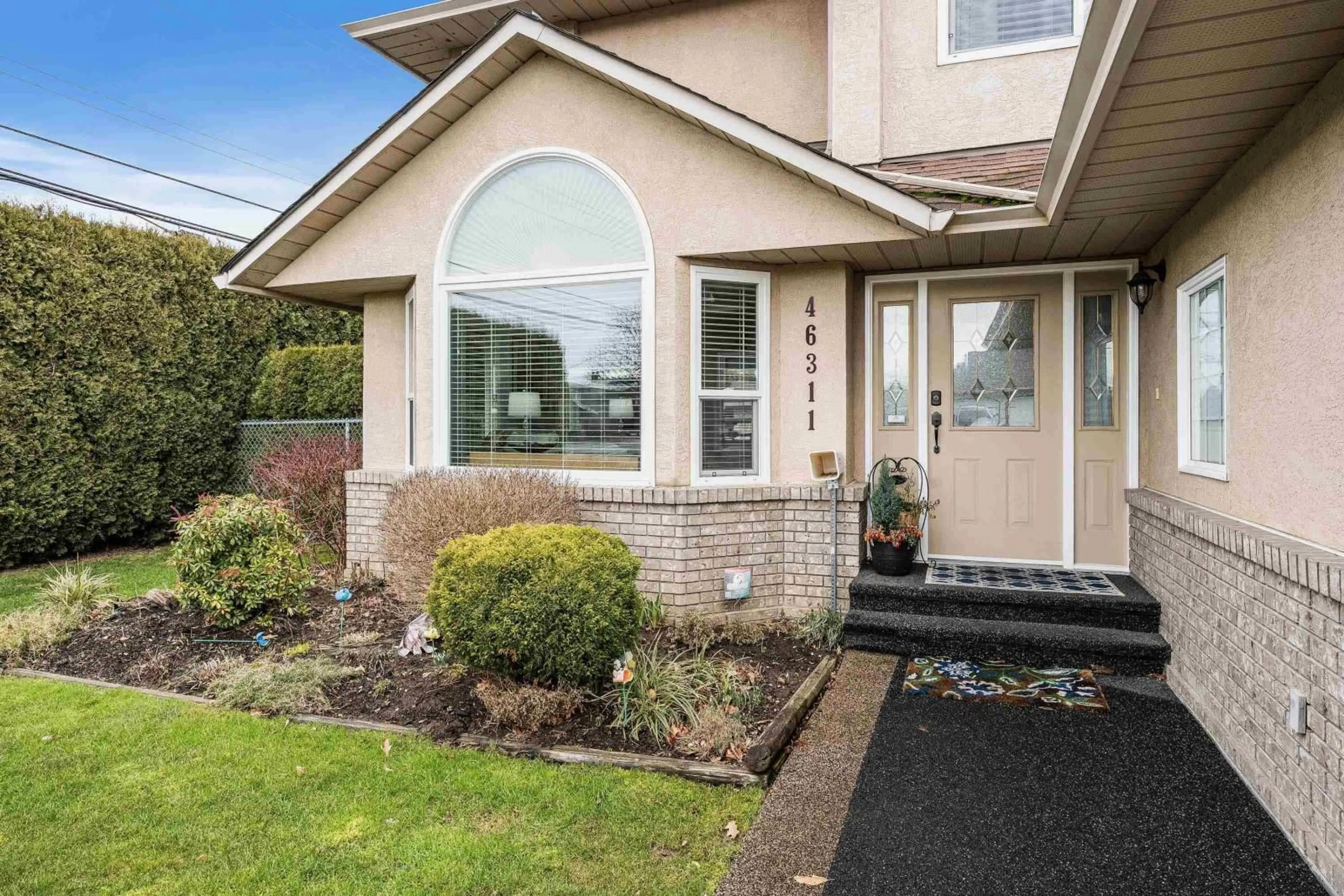 Home with vinyl exterior material, street for 46311 JOHN PLACE|Sardis South, Chilliwack British Columbia V2R3S6