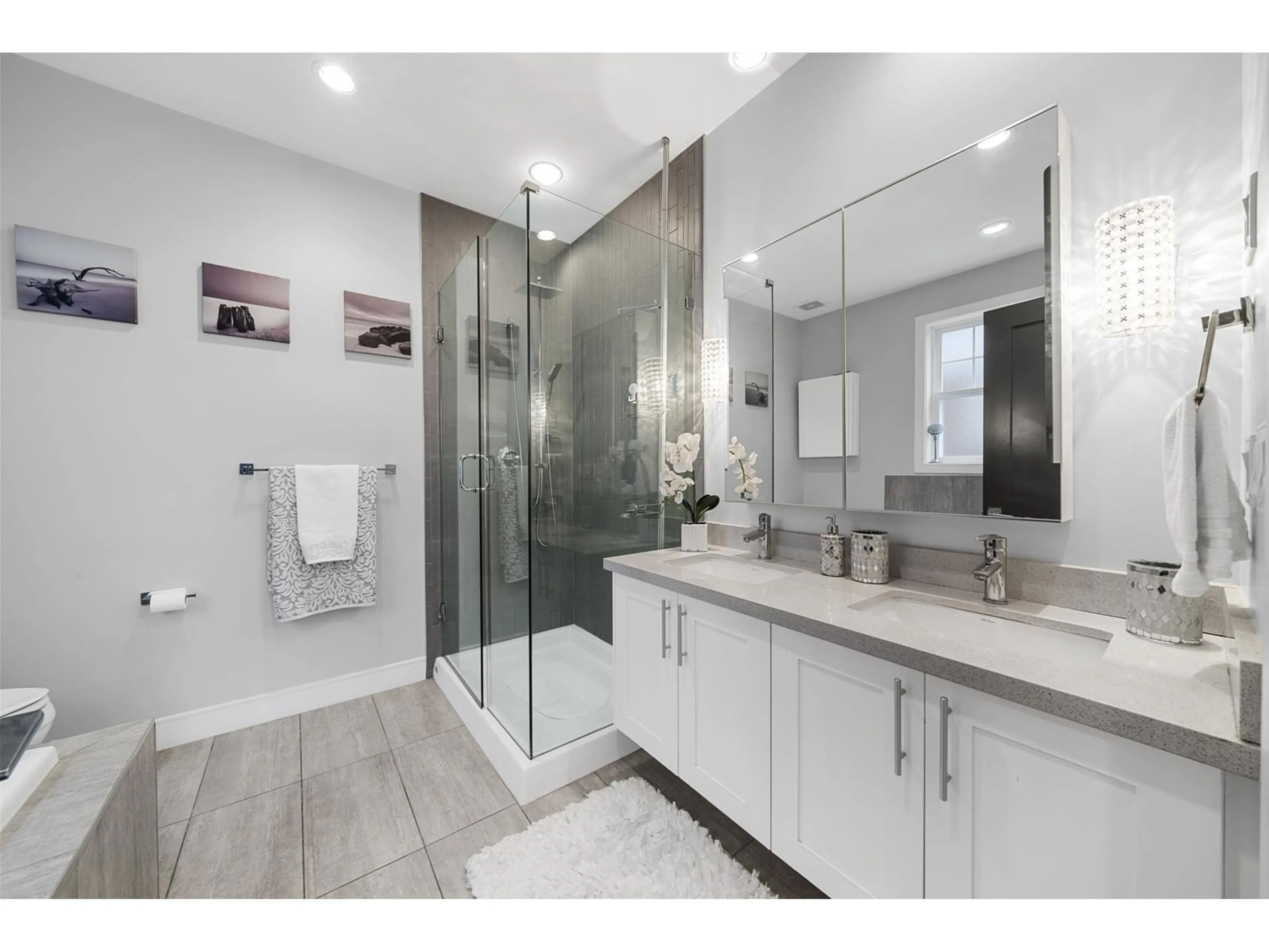 Contemporary bathroom, ceramic/tile floor for 39 15988 32 AVENUE, Surrey British Columbia V3Z2J4