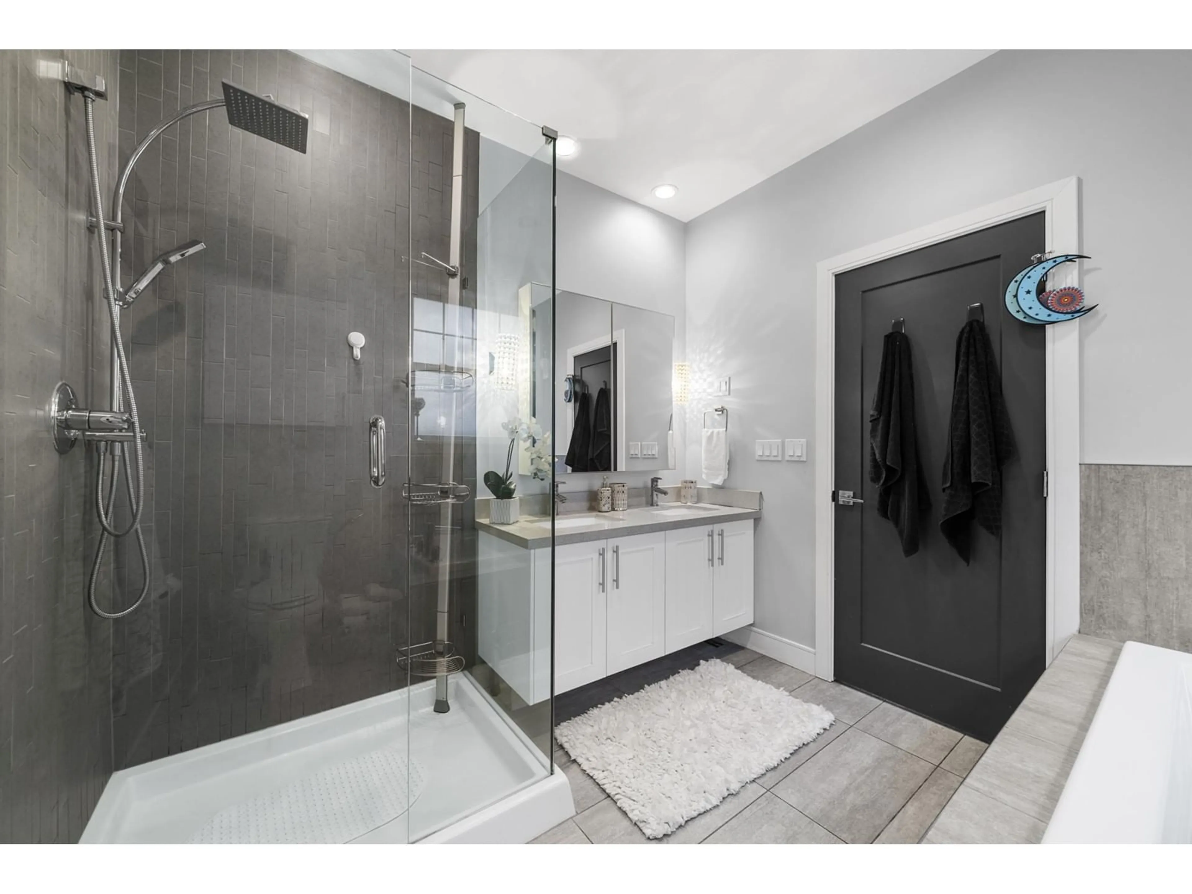 Contemporary bathroom, ceramic/tile floor for 39 15988 32 AVENUE, Surrey British Columbia V3Z2J4