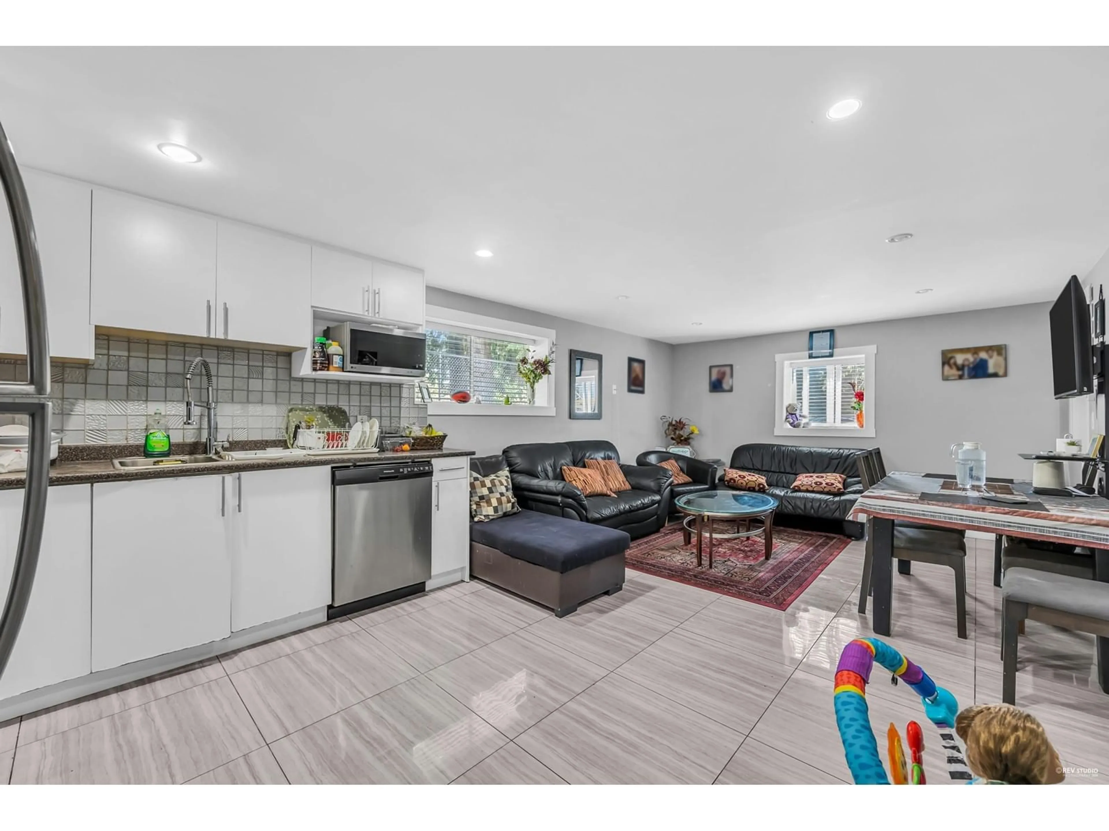 Open concept kitchen, unknown for 13733 67A, Surrey British Columbia V3W2C2
