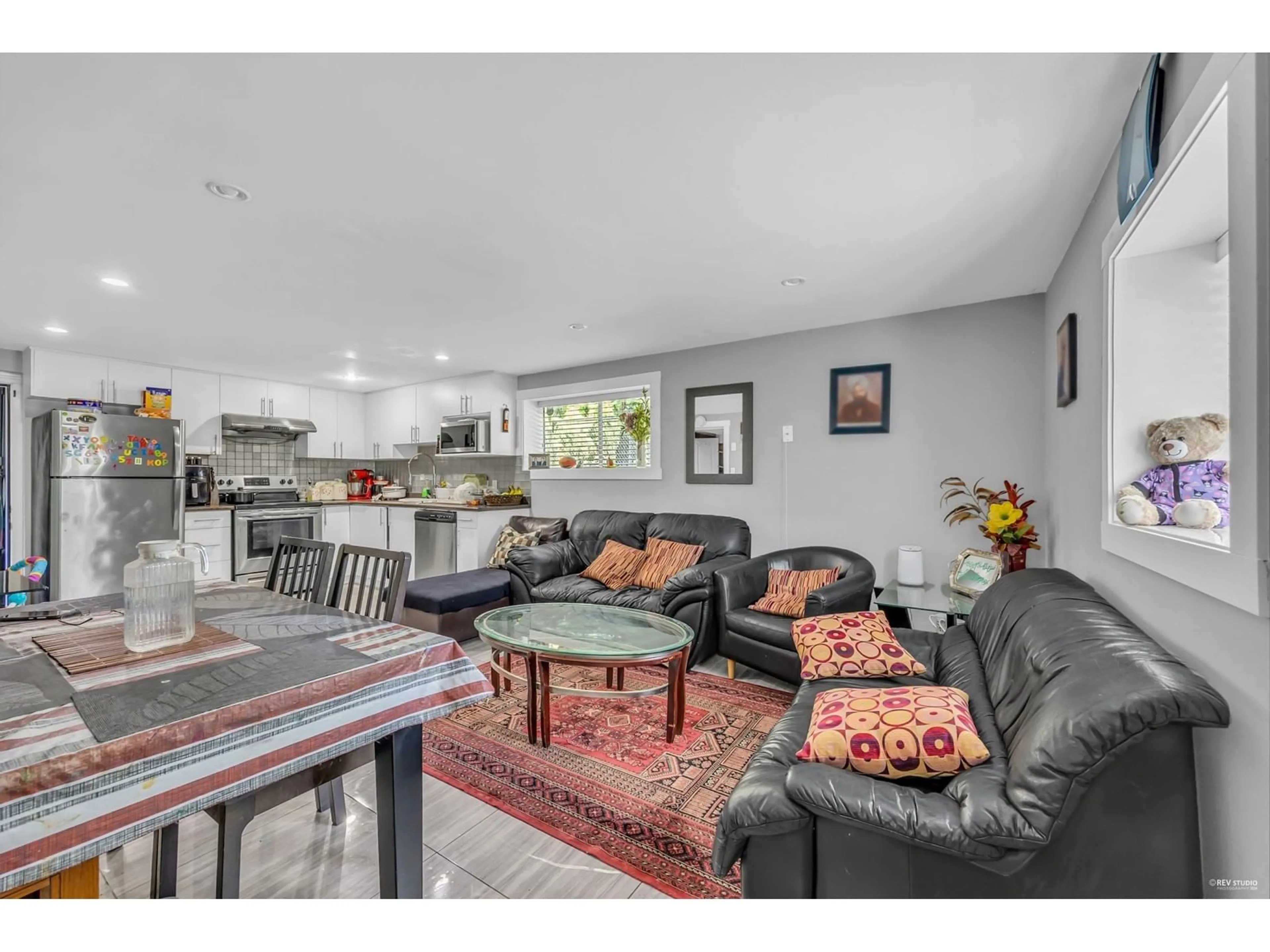 Open concept kitchen, unknown for 13733 67A, Surrey British Columbia V3W2C2
