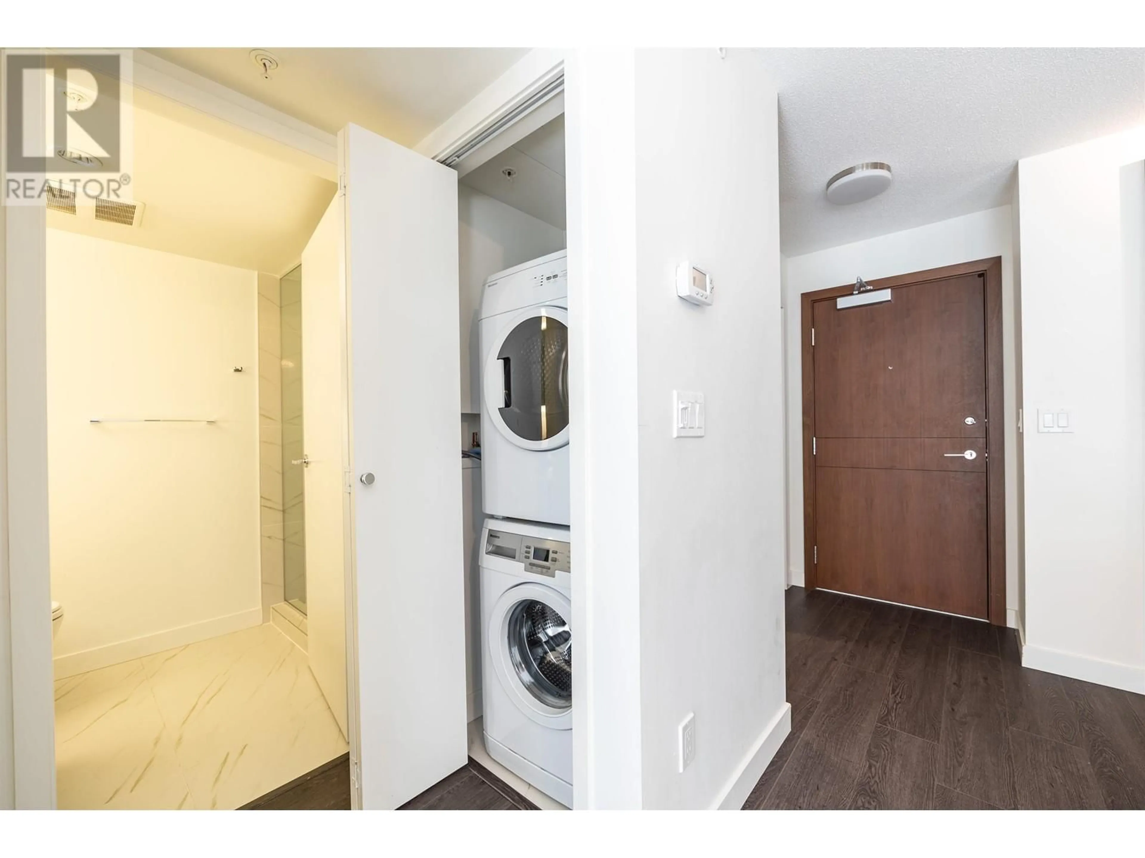 Indoor foyer for 508 - 8833 HAZELBRIDGE WAY, Richmond British Columbia V6X0N3