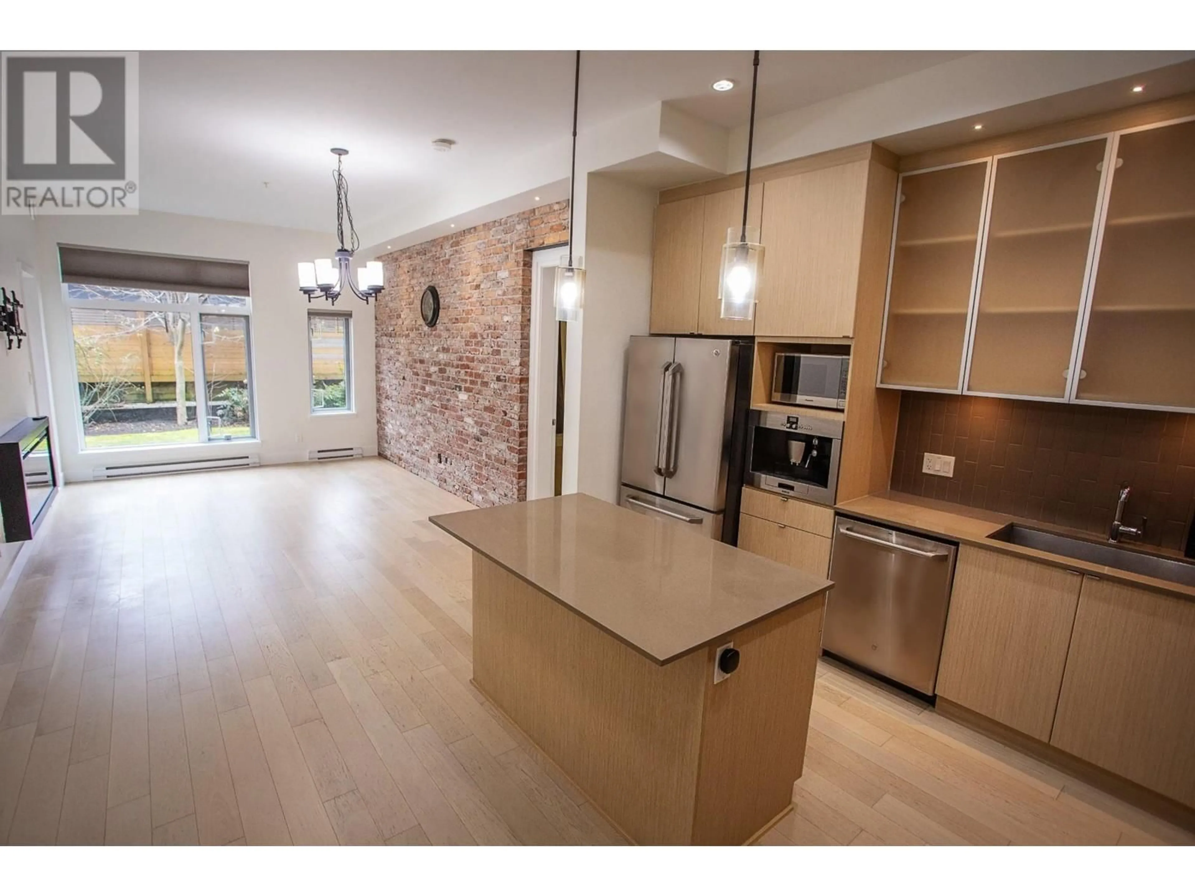 Open concept kitchen, ceramic/tile floor for 113 262 SALTER STREET, New Westminster British Columbia V3M0J6