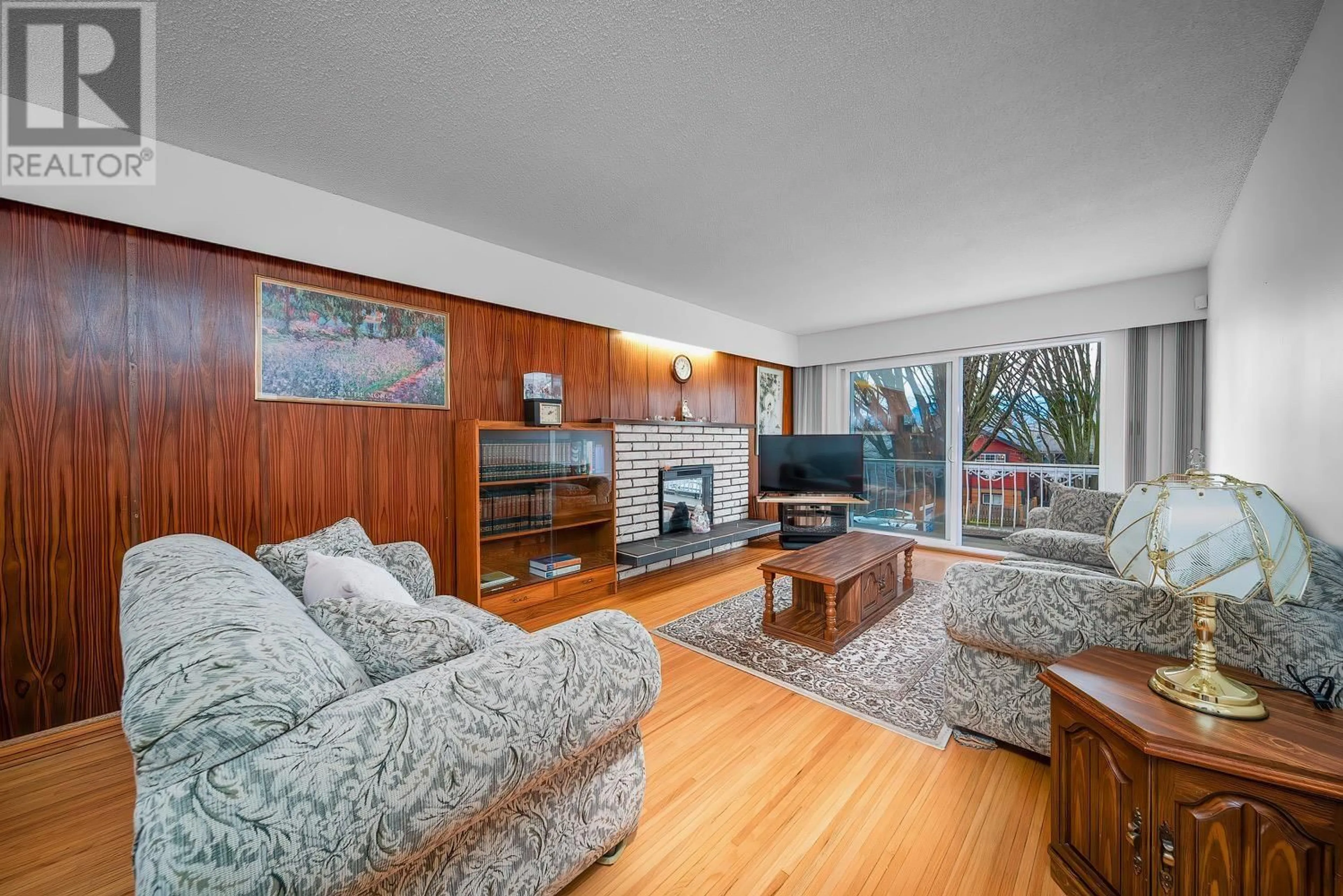 Living room with furniture, wood/laminate floor for 2328 GRAVELEY STREET, Vancouver British Columbia V5L3C4