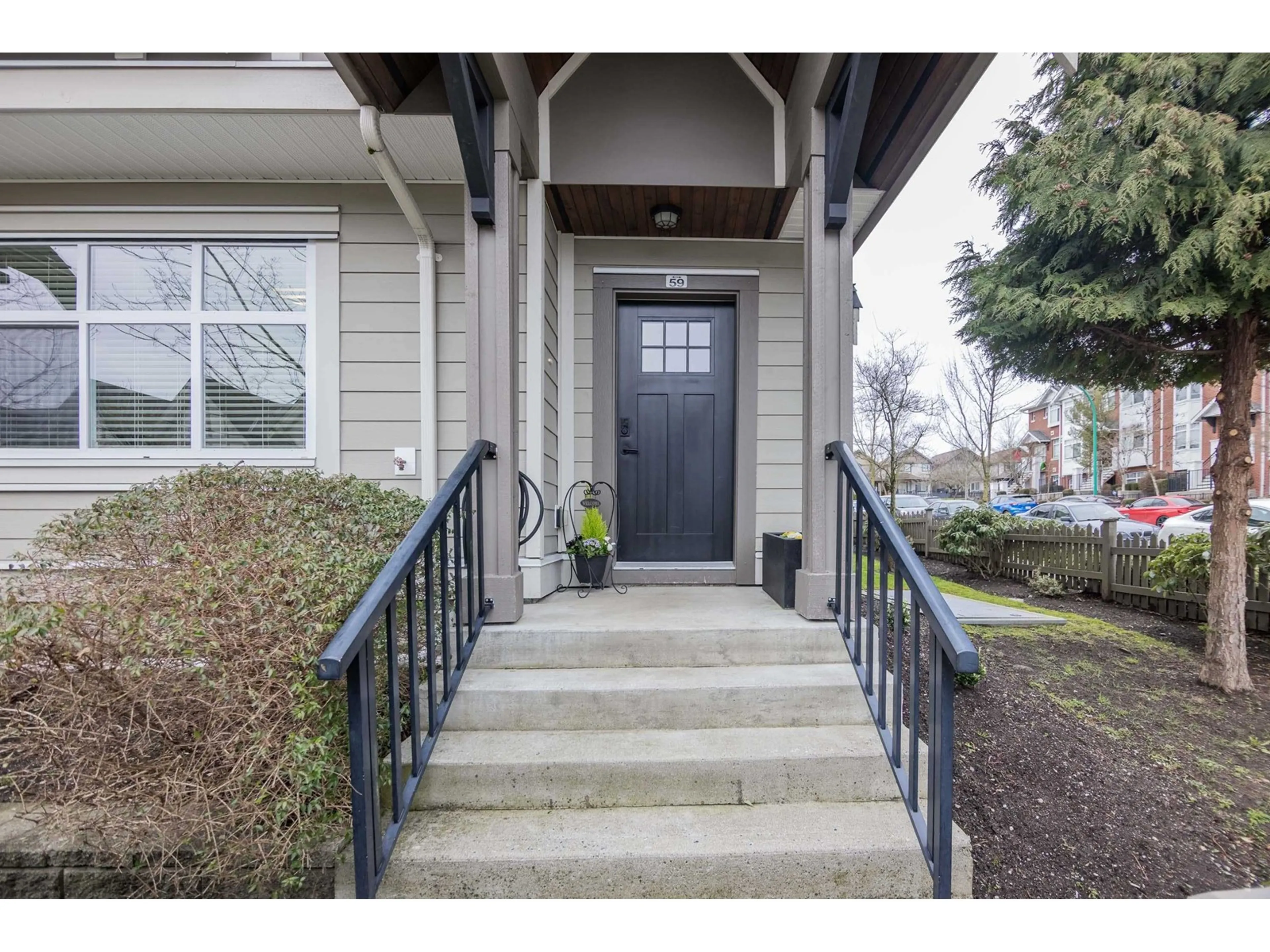 Indoor entryway for 59 - 6591 195A, Surrey British Columbia V4N6N5