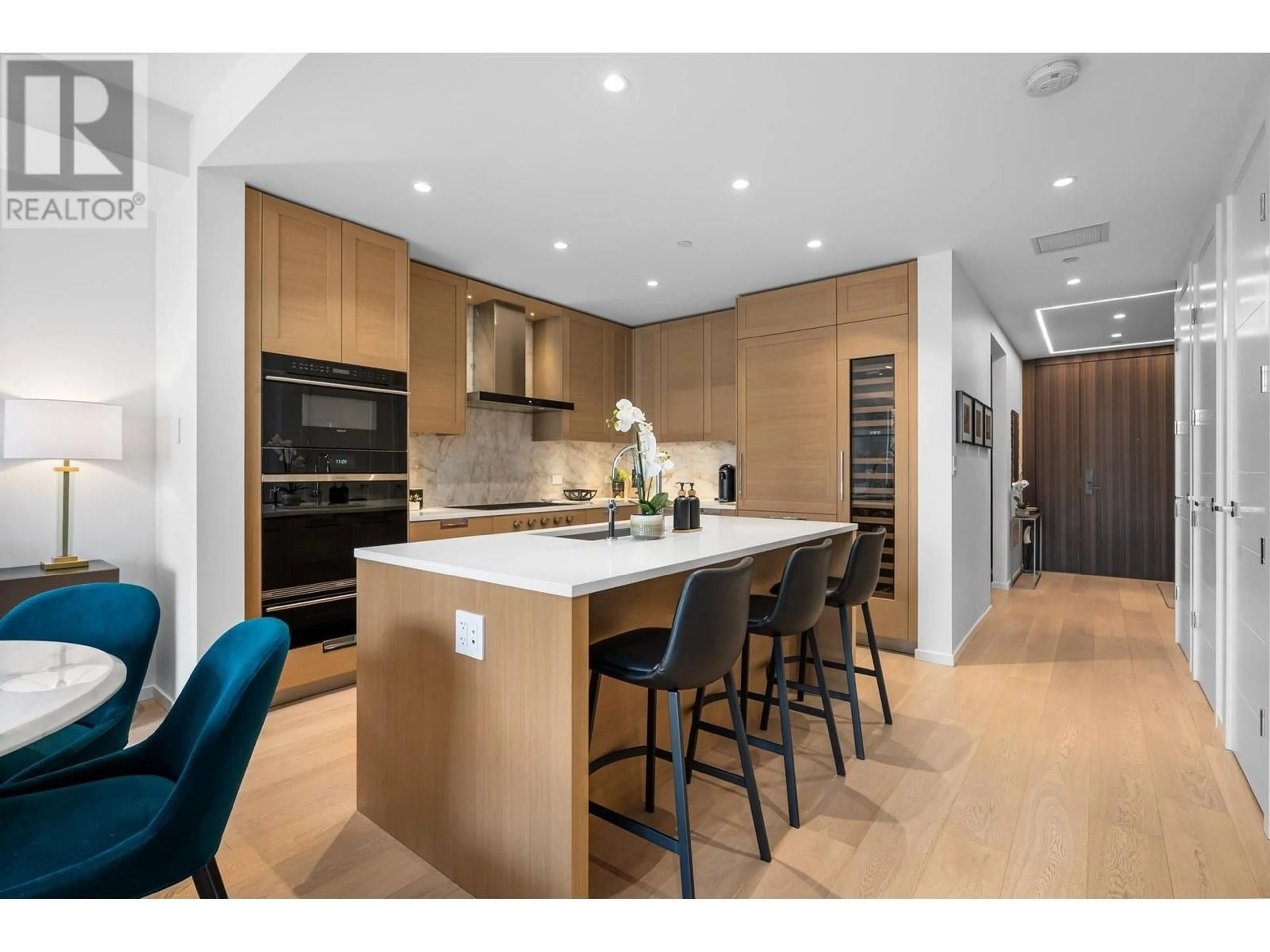 Contemporary kitchen, unknown for 310 1355 BELLEVUE AVENUE, West Vancouver British Columbia V7T0B4