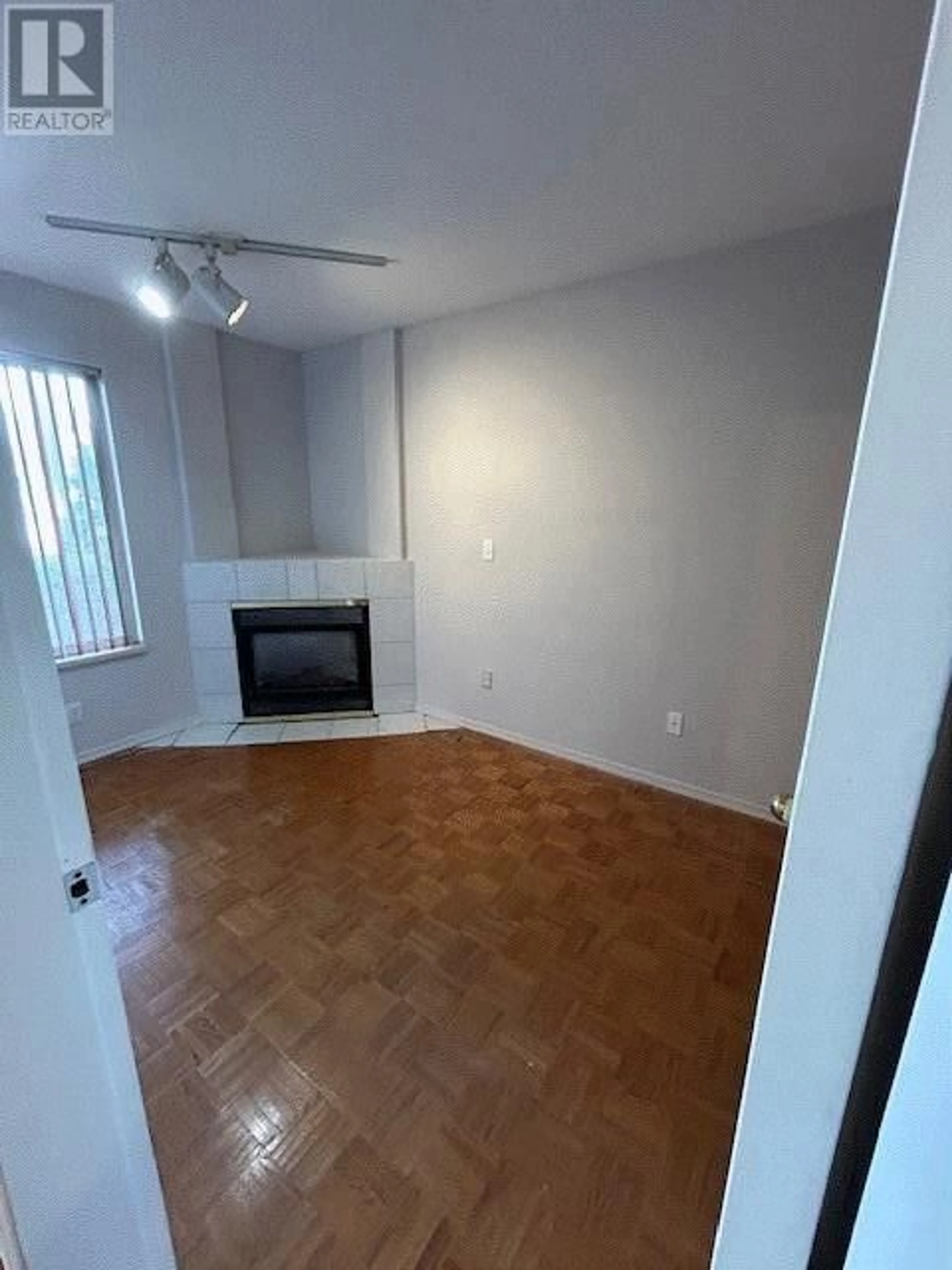 A pic of a room for 5896 ONTARIO STREET, Vancouver British Columbia V5W2L9