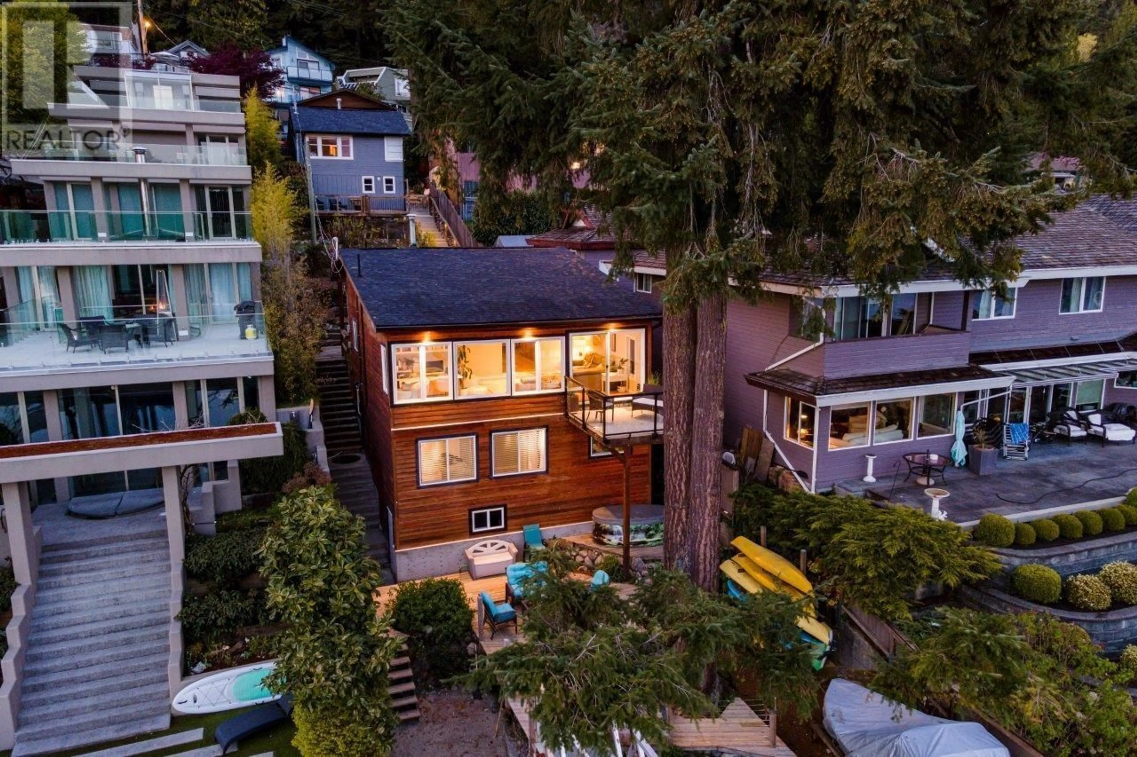 A pic from outside/outdoor area/front of a property/back of a property/a pic from drone, unknown for 2730 PANORAMA DRIVE, North Vancouver British Columbia V7G1V6