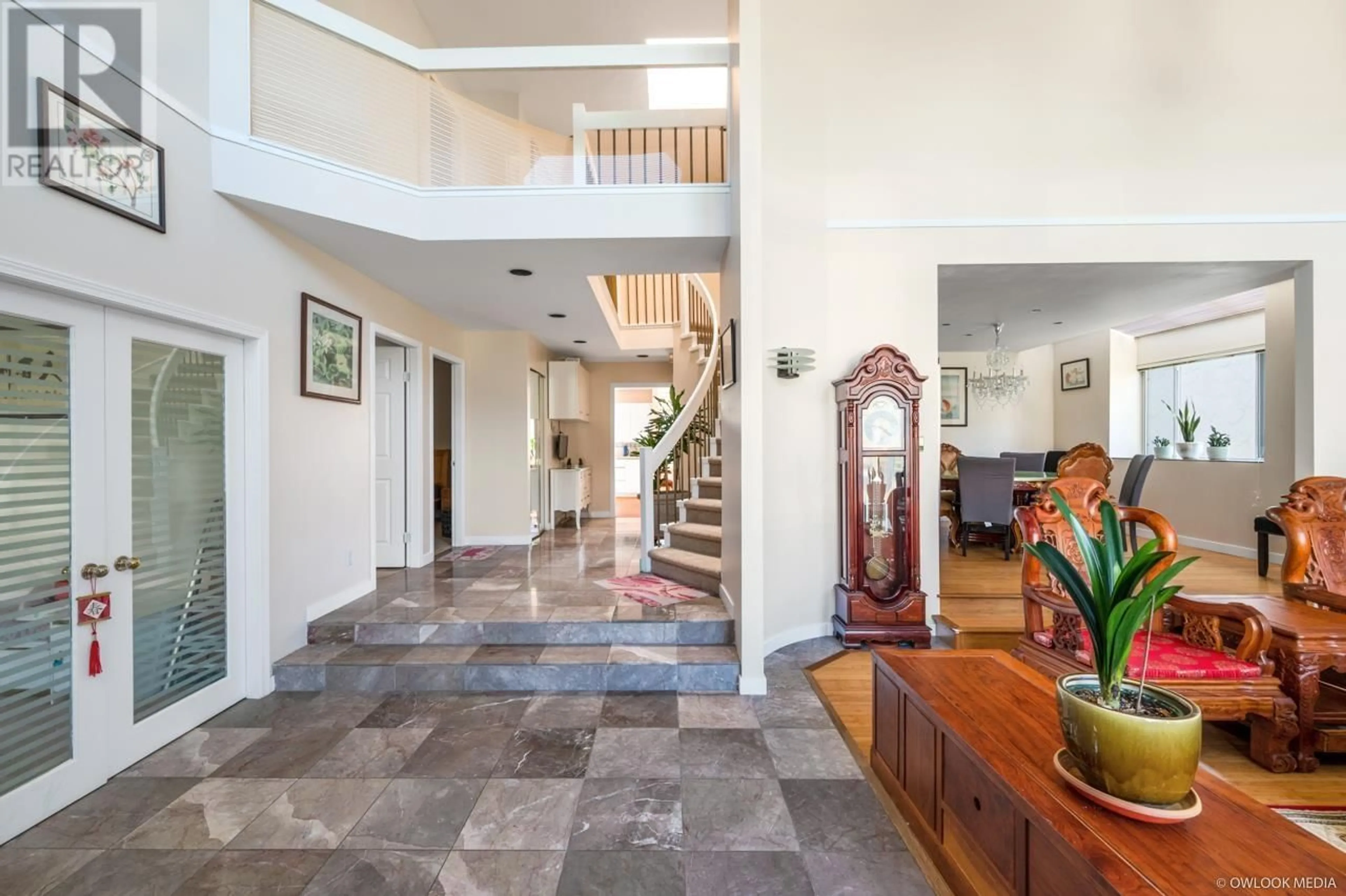Indoor foyer for 1428 58TH AVENUE, Vancouver British Columbia V6P1W5